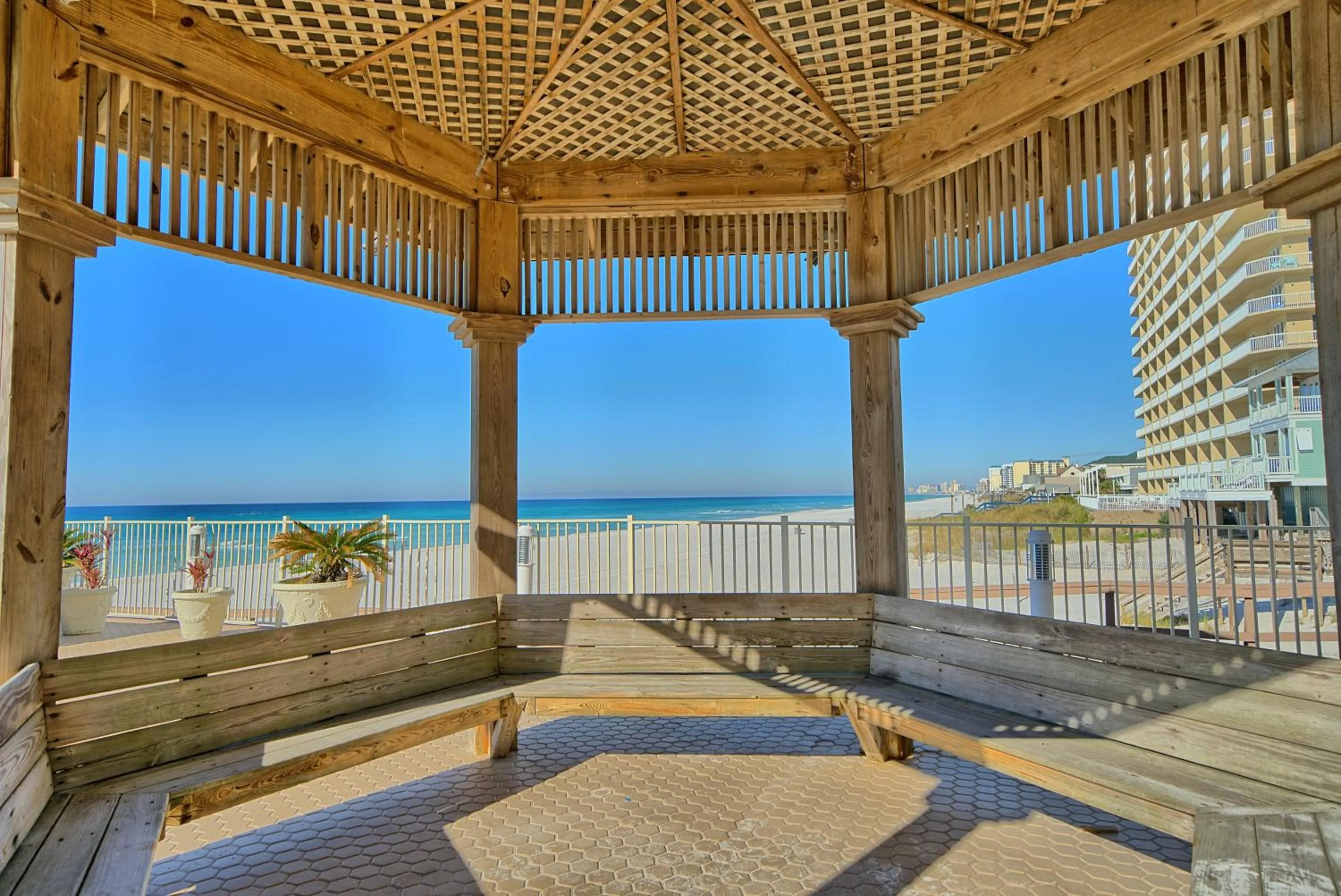 Swimming pool in Treasure Island 1007