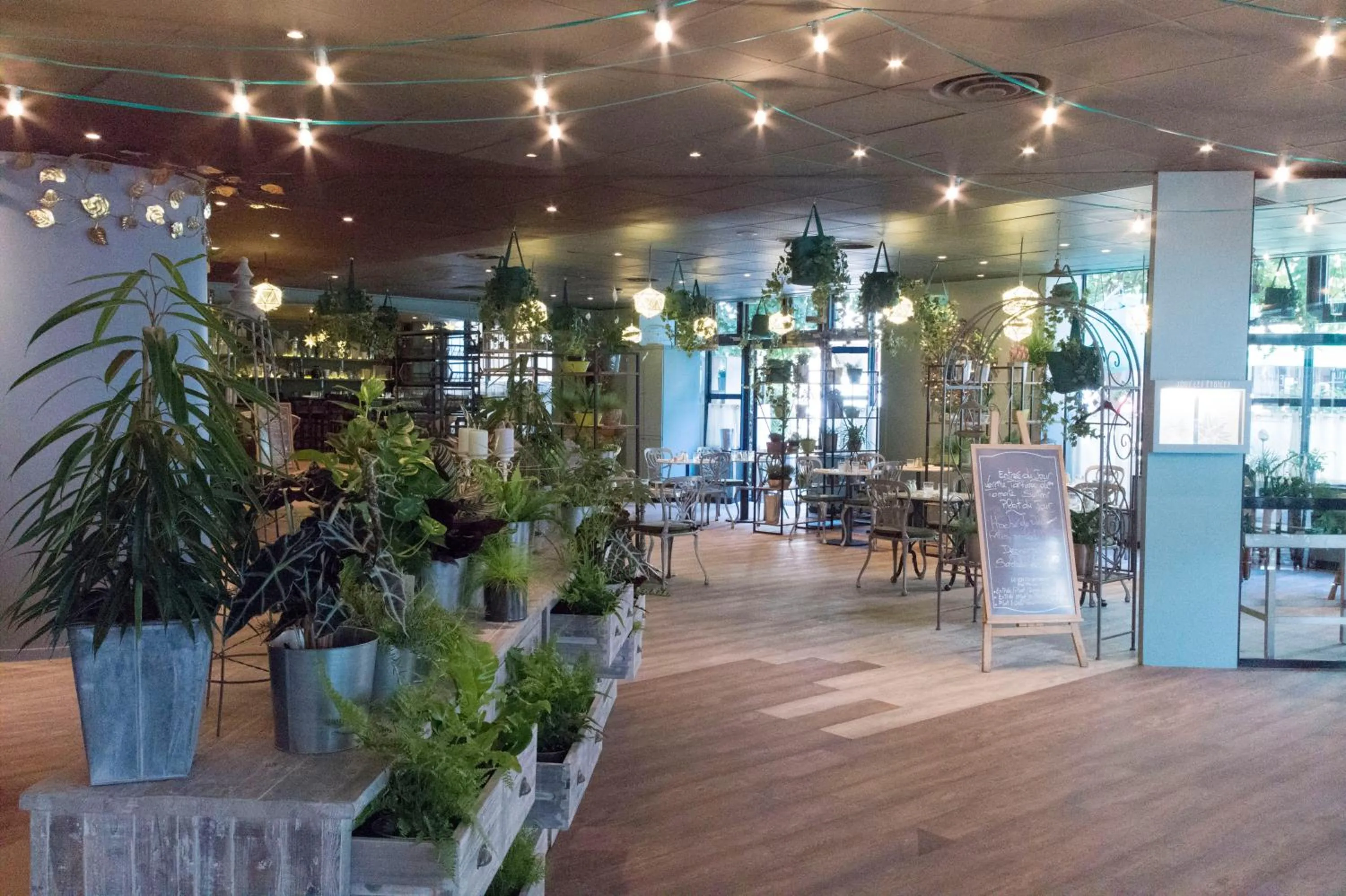 Restaurant/places to eat in ibis Paris Bastille Opera