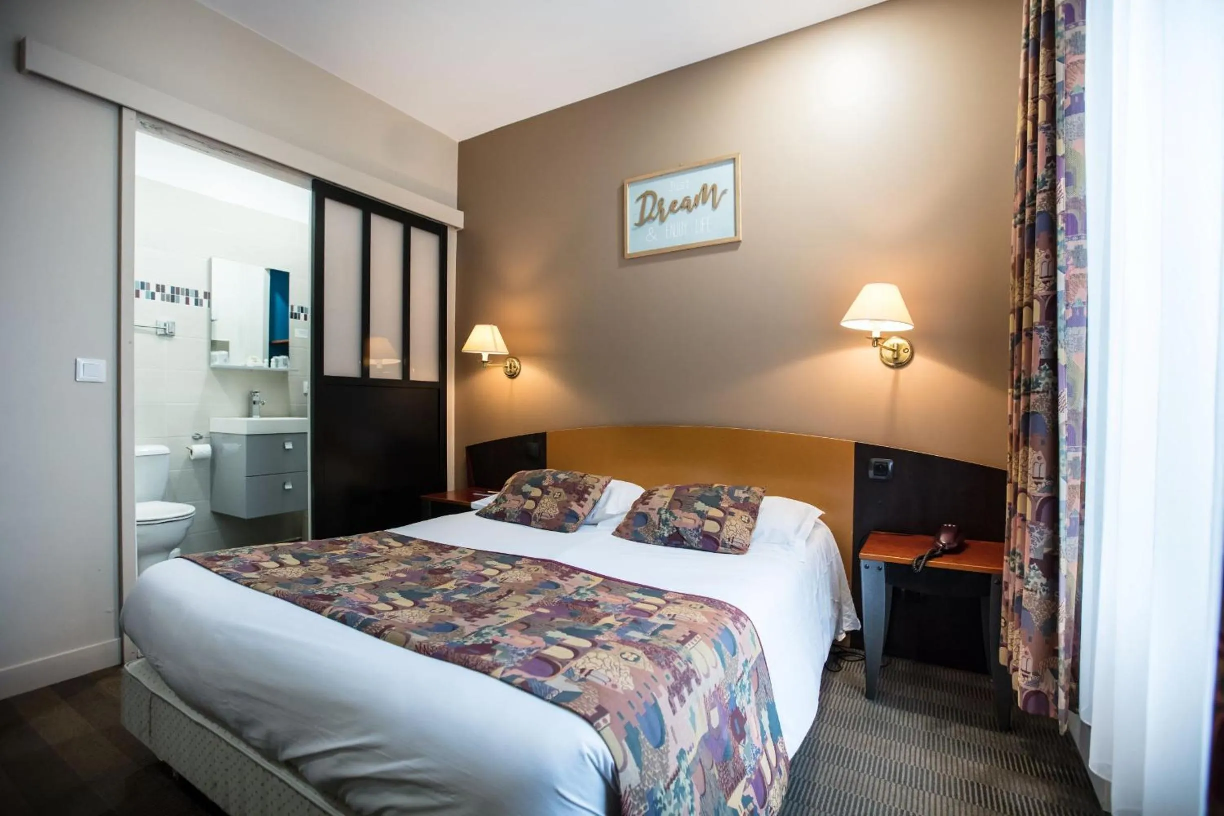 Bed in Logis Le Relais de Fusies