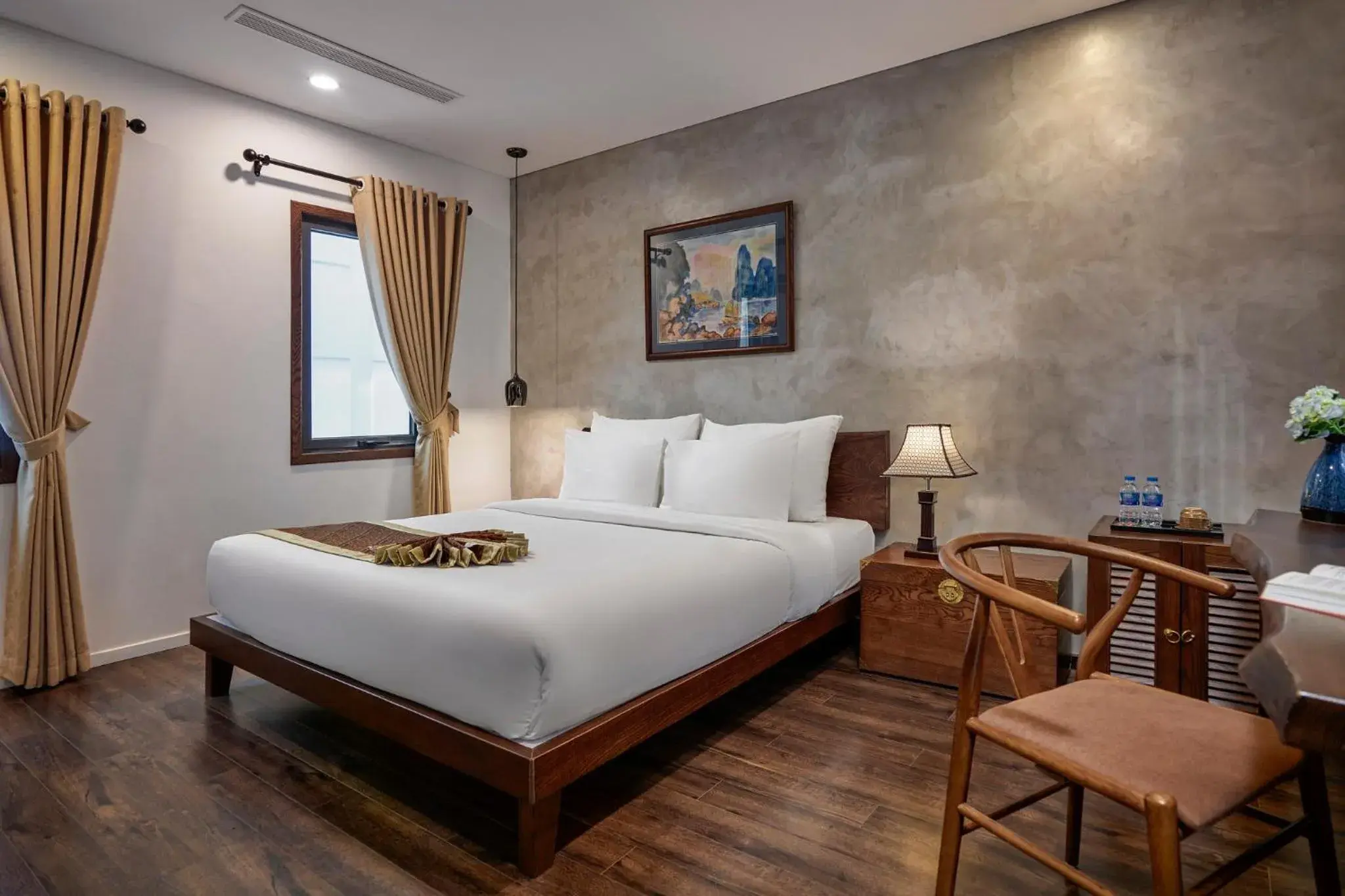 Superior King Room with Window in Draha Halong Hotel - Serenity, Charm and Nature - Preferred by Western Travelers Superior King Room with Window in Draha Halong Hotel - Serenity, Charm and Nature - Preferred by Western Travelers