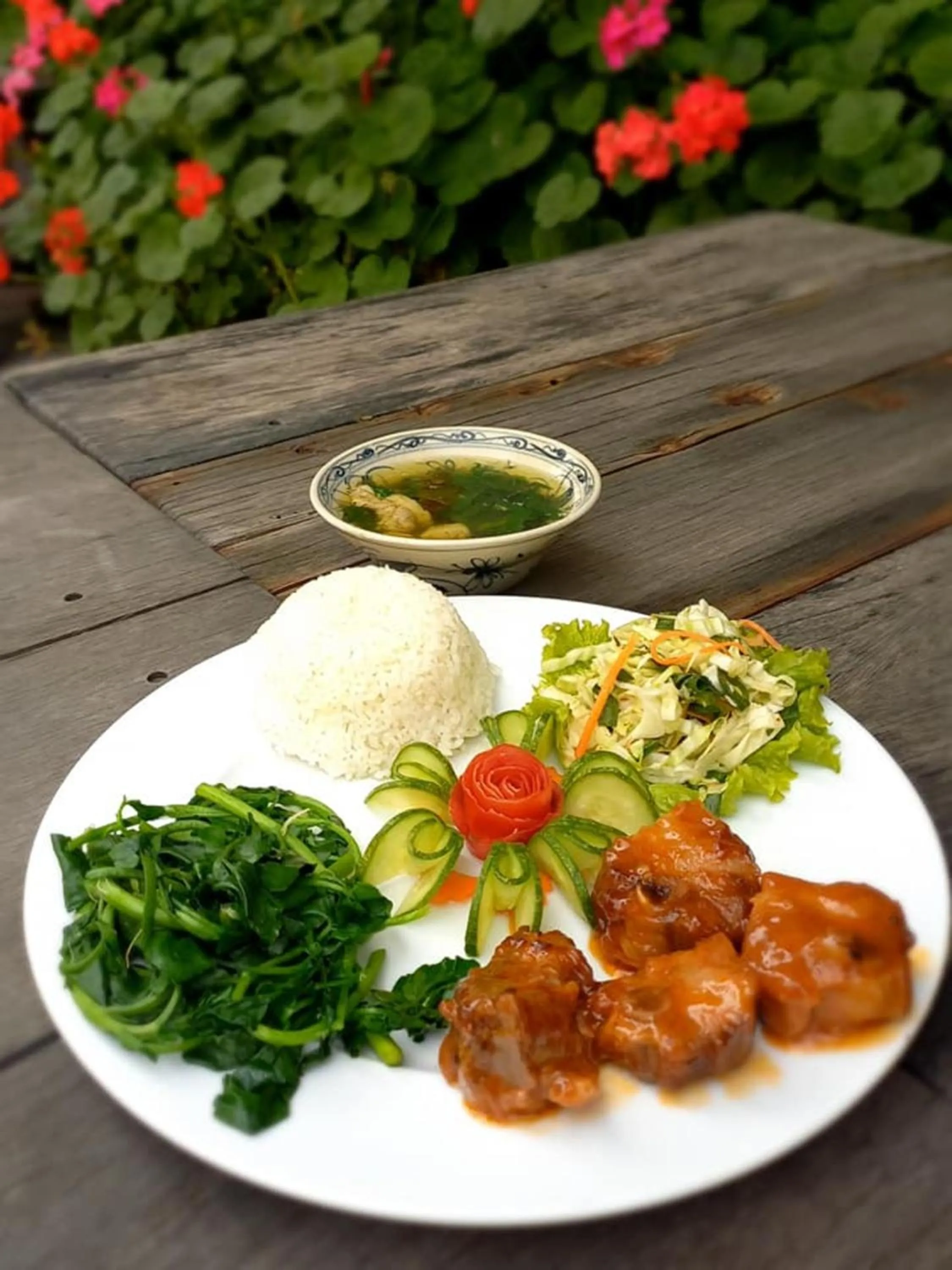 Food and drinks in Draha Halong Hotel - Serenity, Charm and Nature - Preferred by Western Travelers