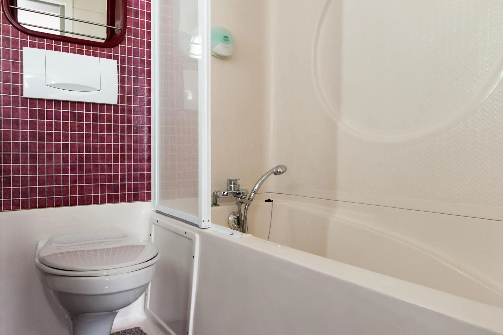 Bathroom in The Originals City, Hôtel Éden, Rouen Nord