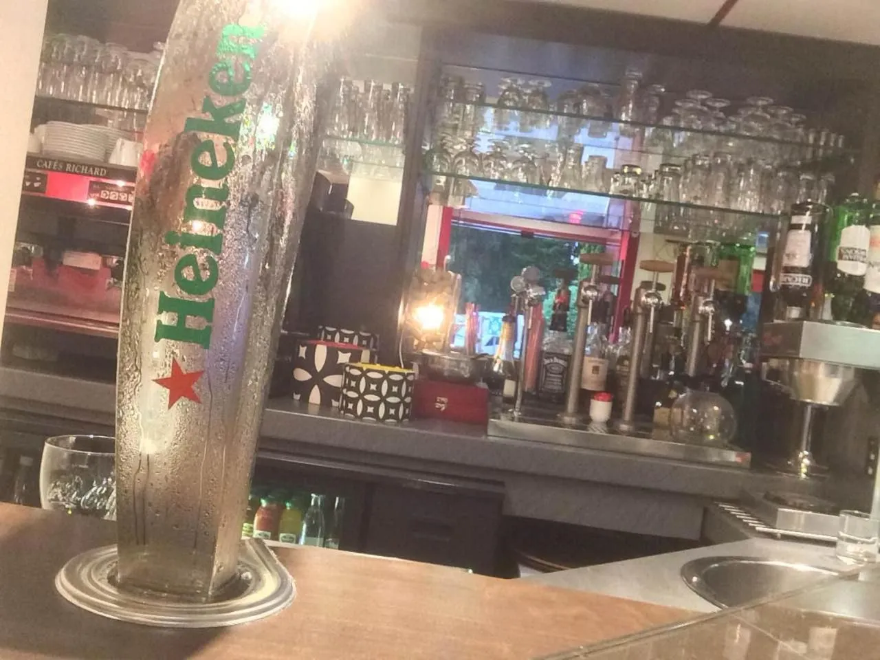 Lounge or bar in The Originals City, Hôtel Éden, Rouen Nord