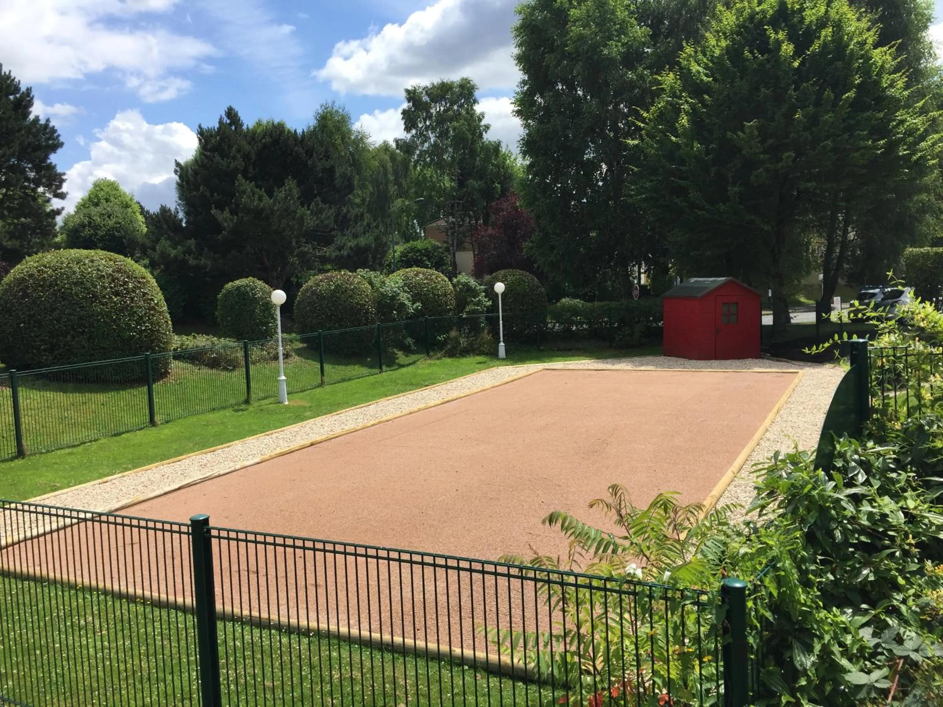 Entertainment in The Originals City, Hôtel Éden, Rouen Nord