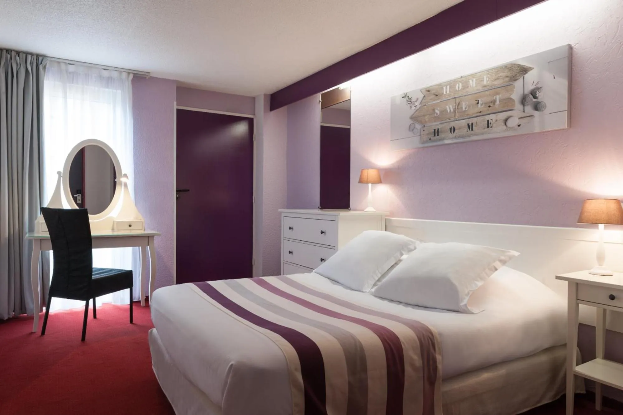 Photo of the whole room, Bed in The Originals City, Hôtel Éden, Rouen Nord
