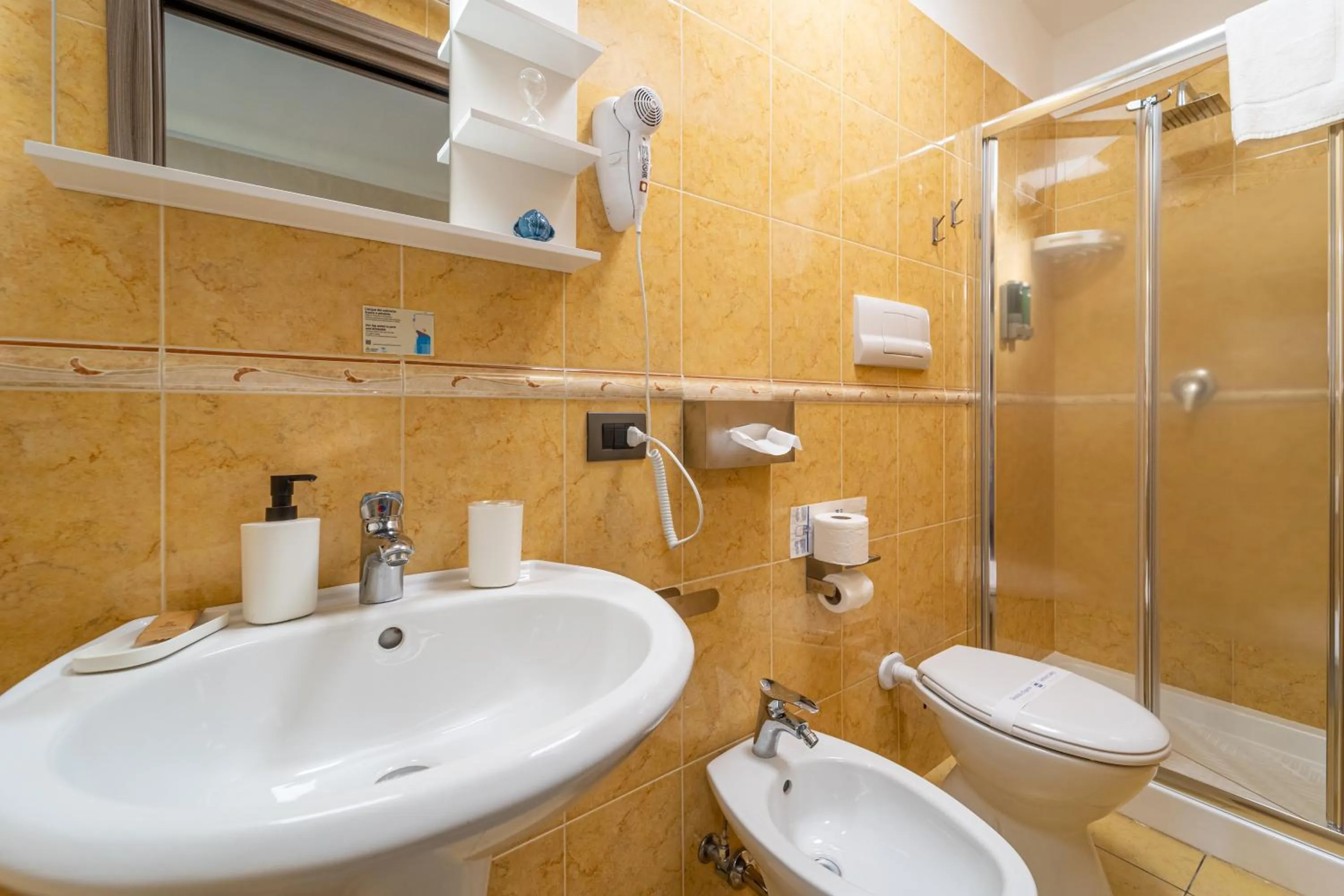 Bathroom in B&B Eraclio