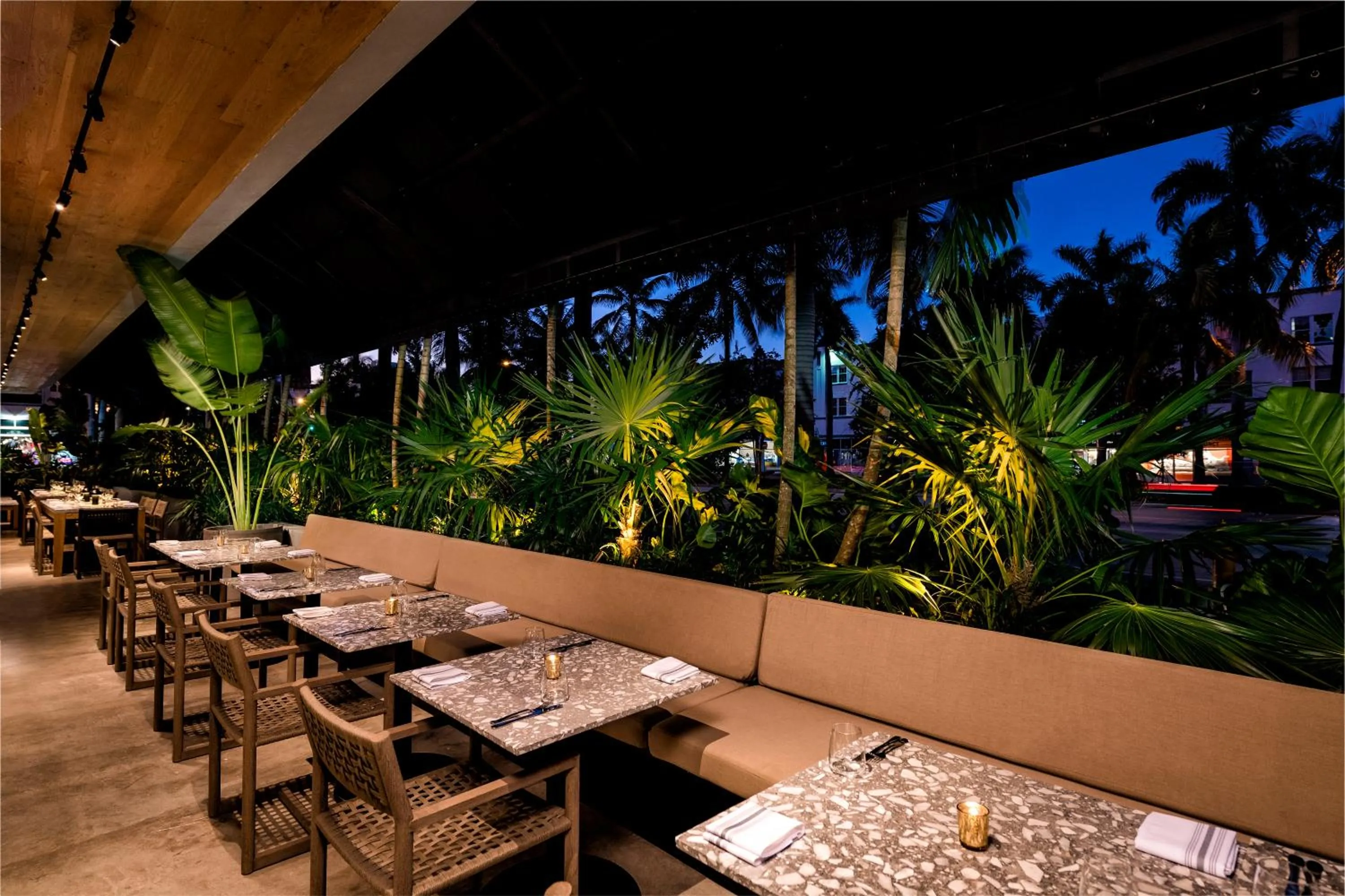 Restaurant/places to eat in Urbanica Euclid