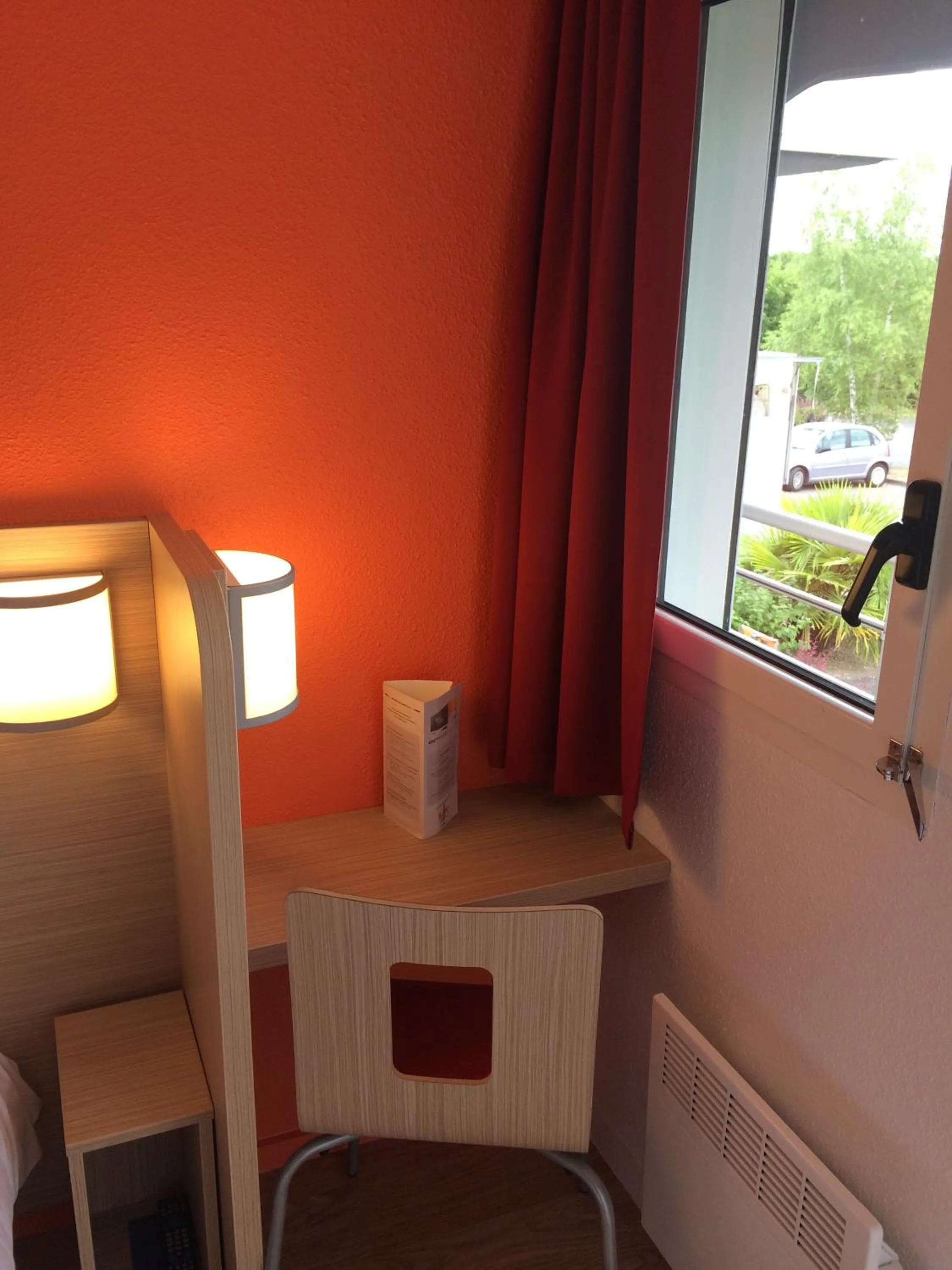 Seating area in Premiere Classe Angoulême La Couronne