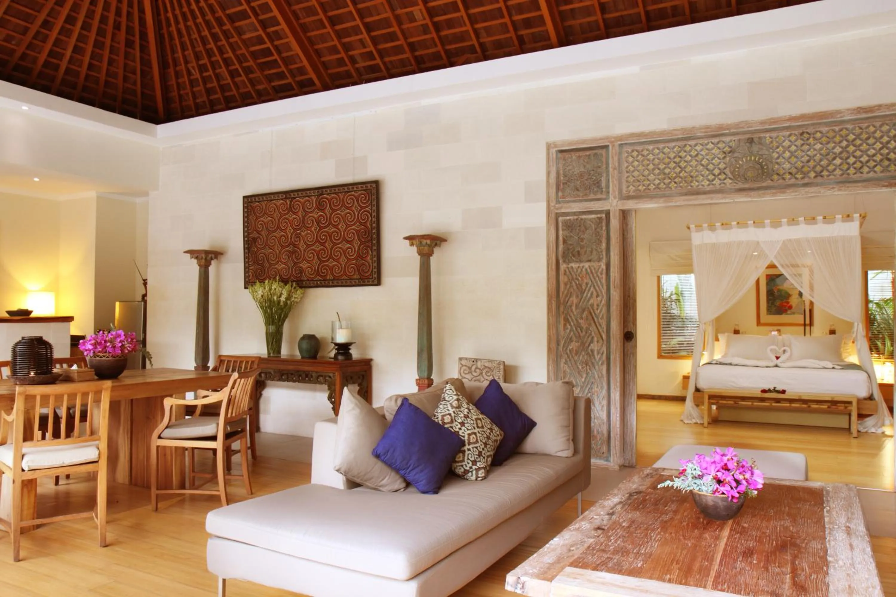 Living room, Bed in Villa Bali Asri Batubelig