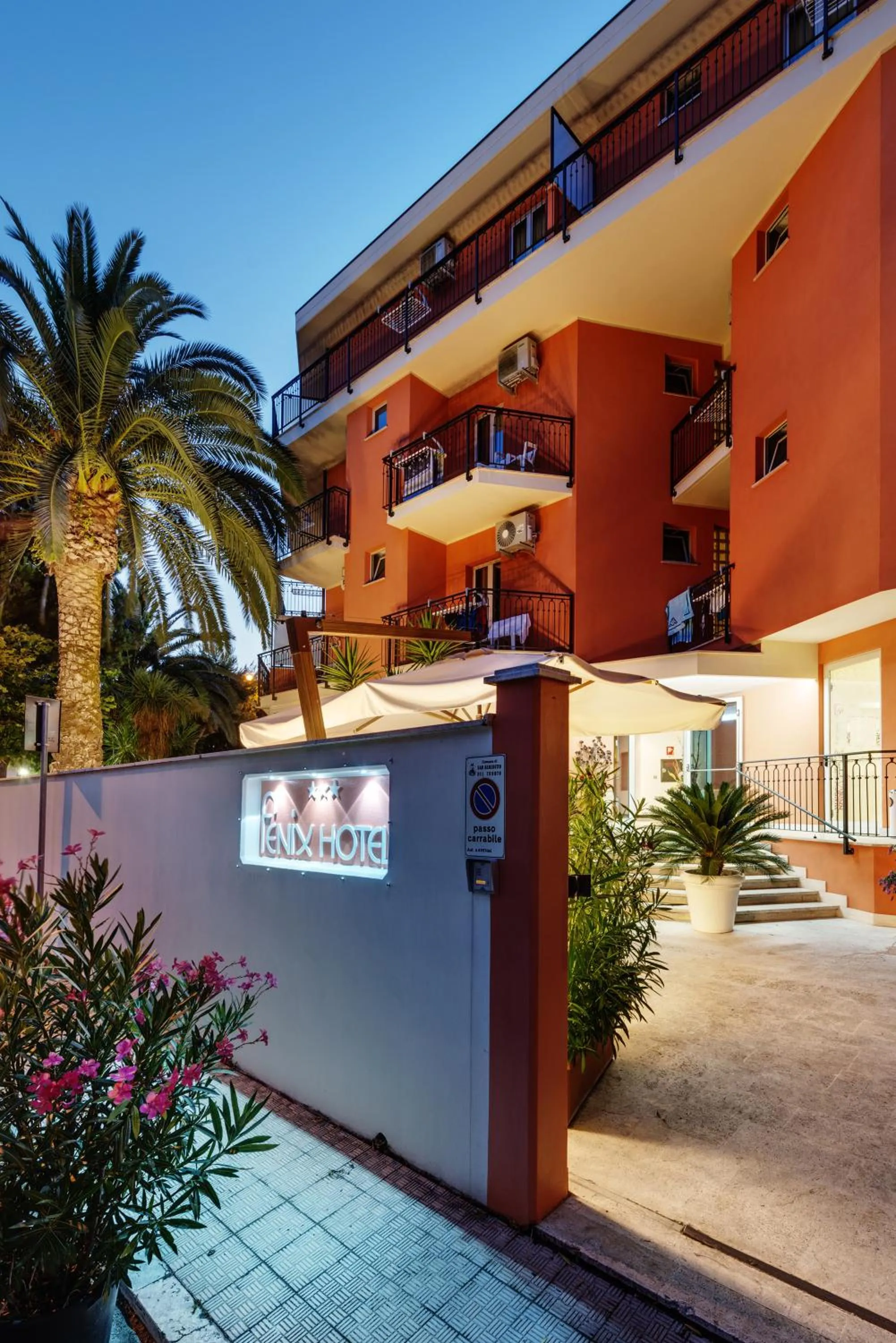 Property building in Hotel Fenix