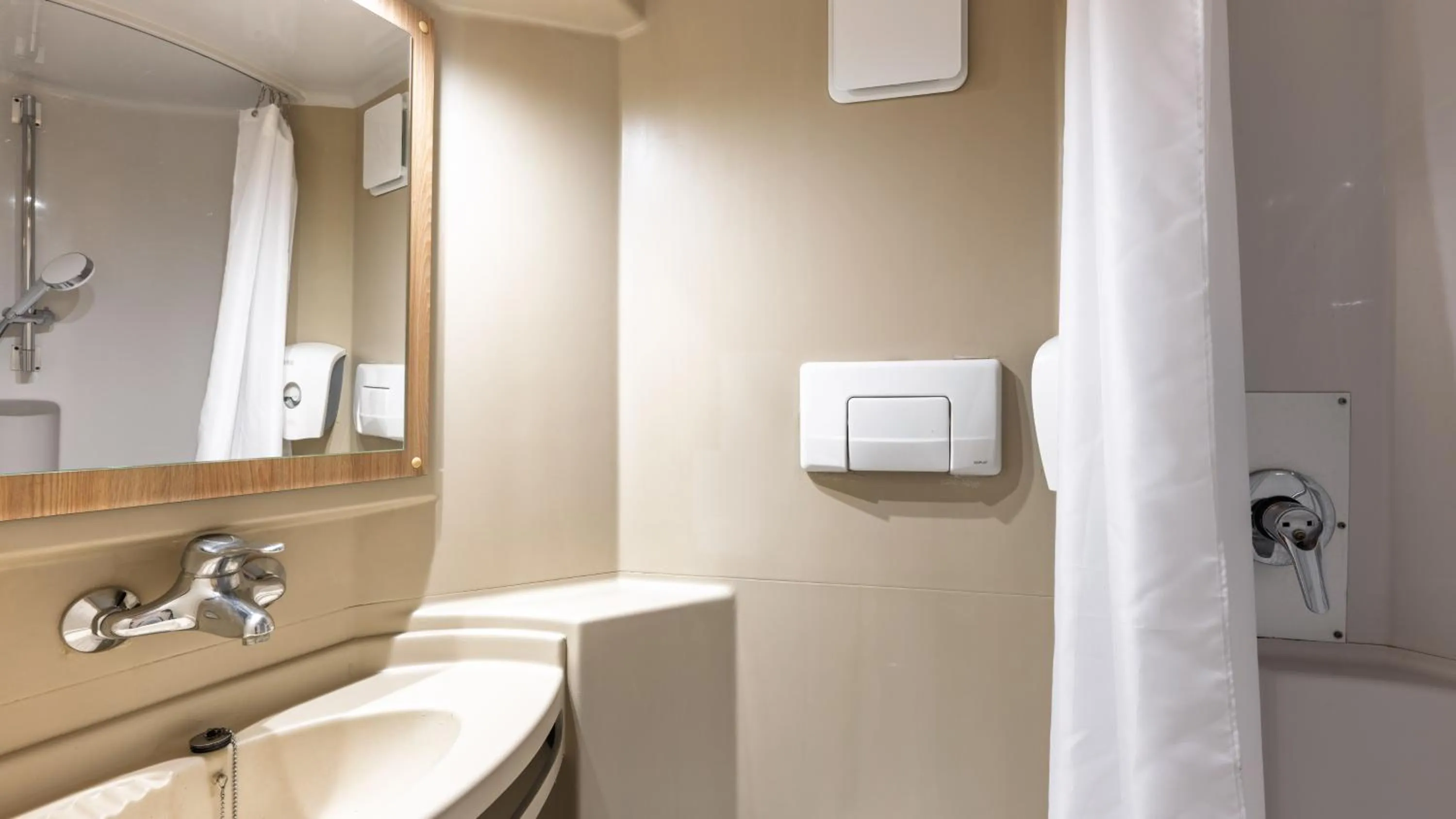 Bathroom in Premiere Classe Bourges