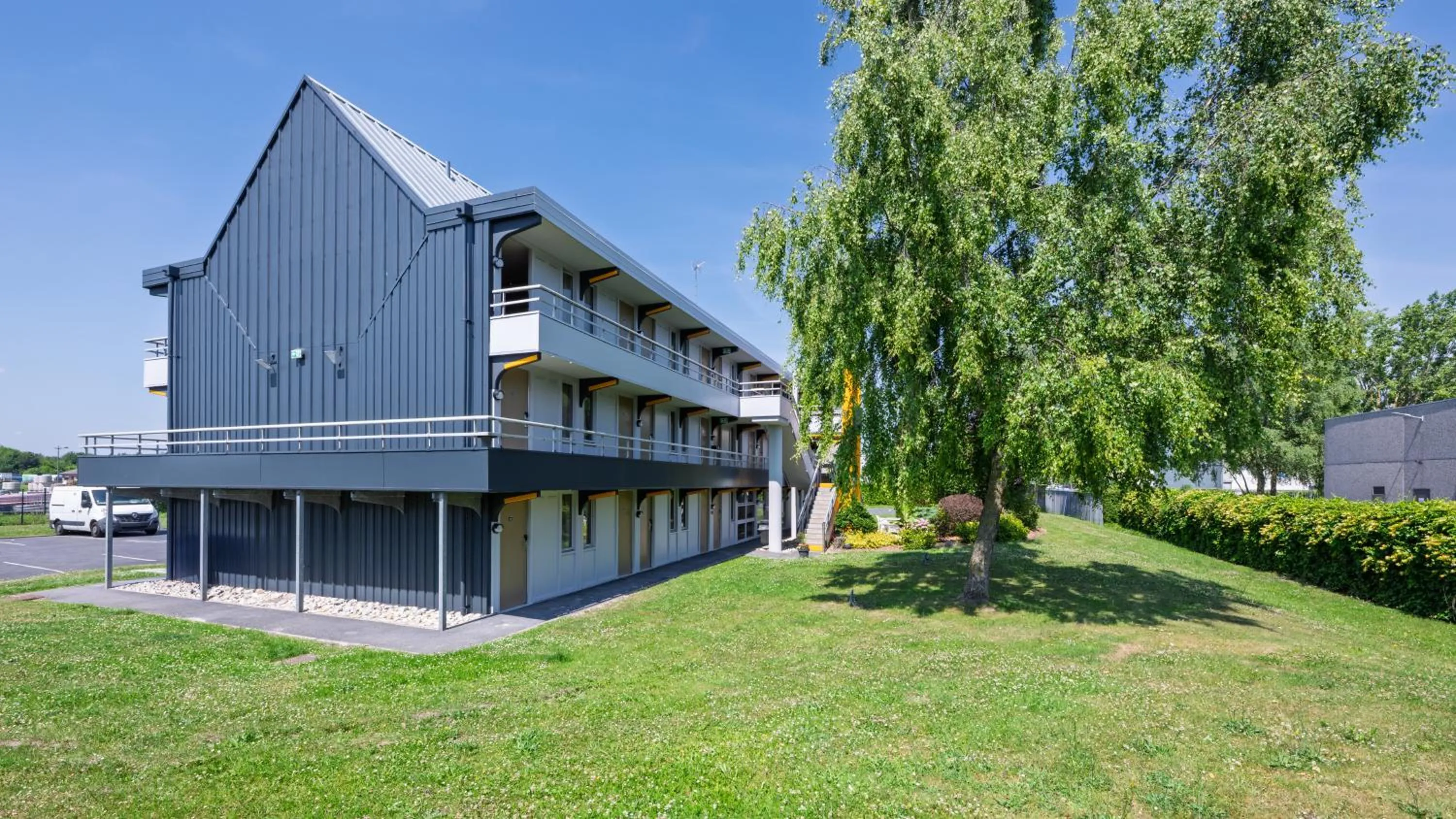 Facade/entrance in Premiere Classe Bourges