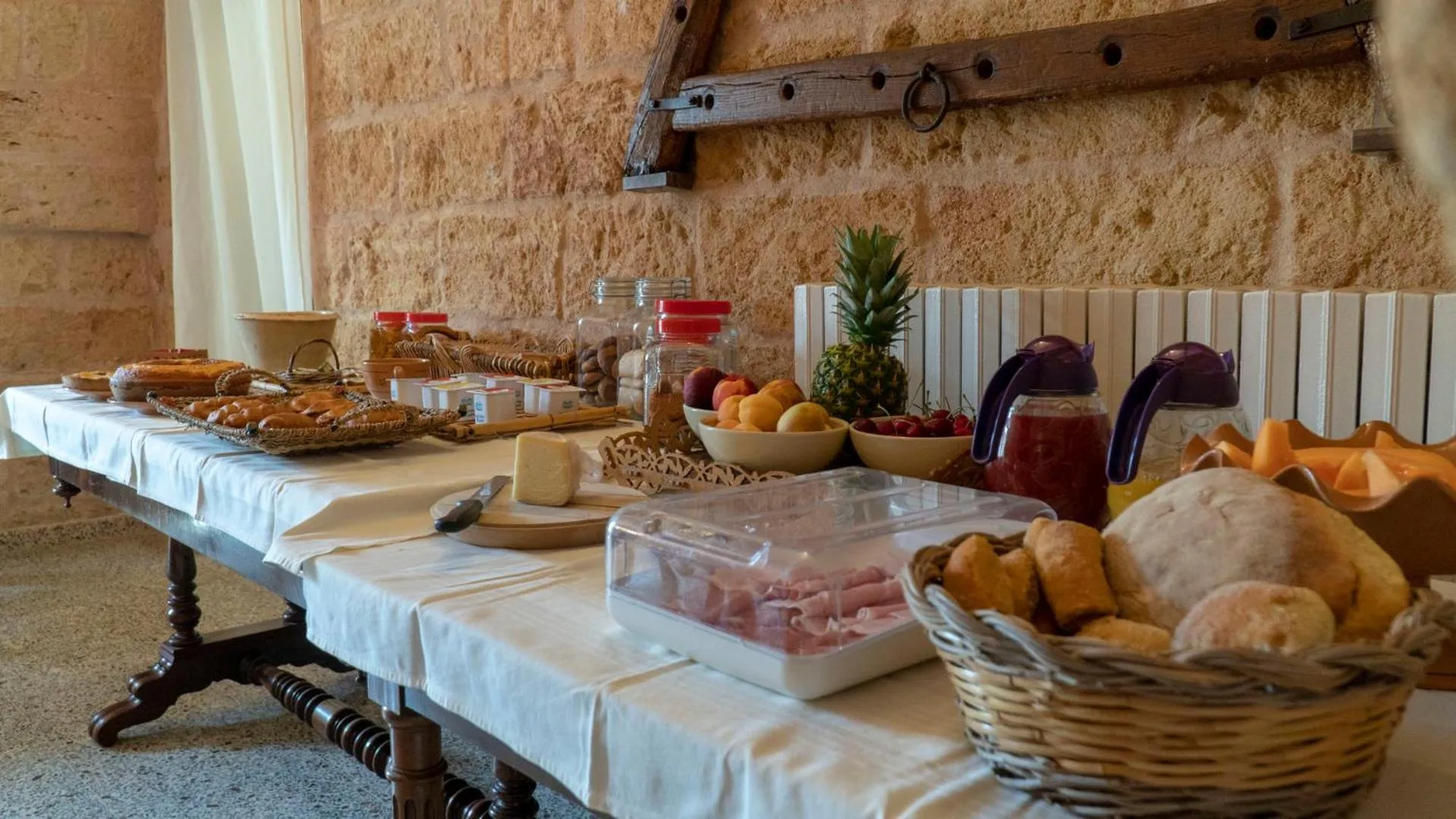 Buffet breakfast in B&B La vecchia Corte