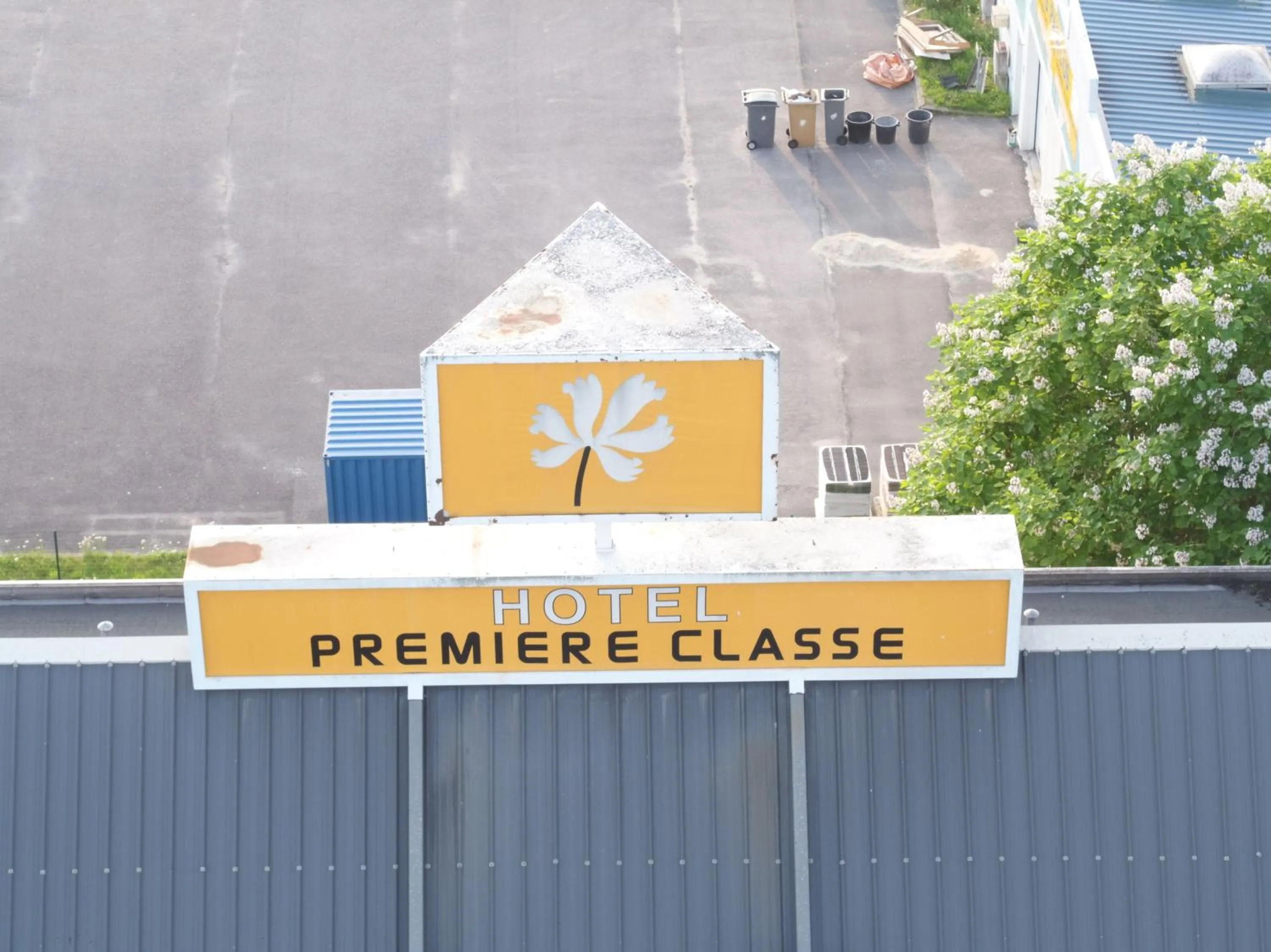Property building in Premiere Classe Cambrai Proville