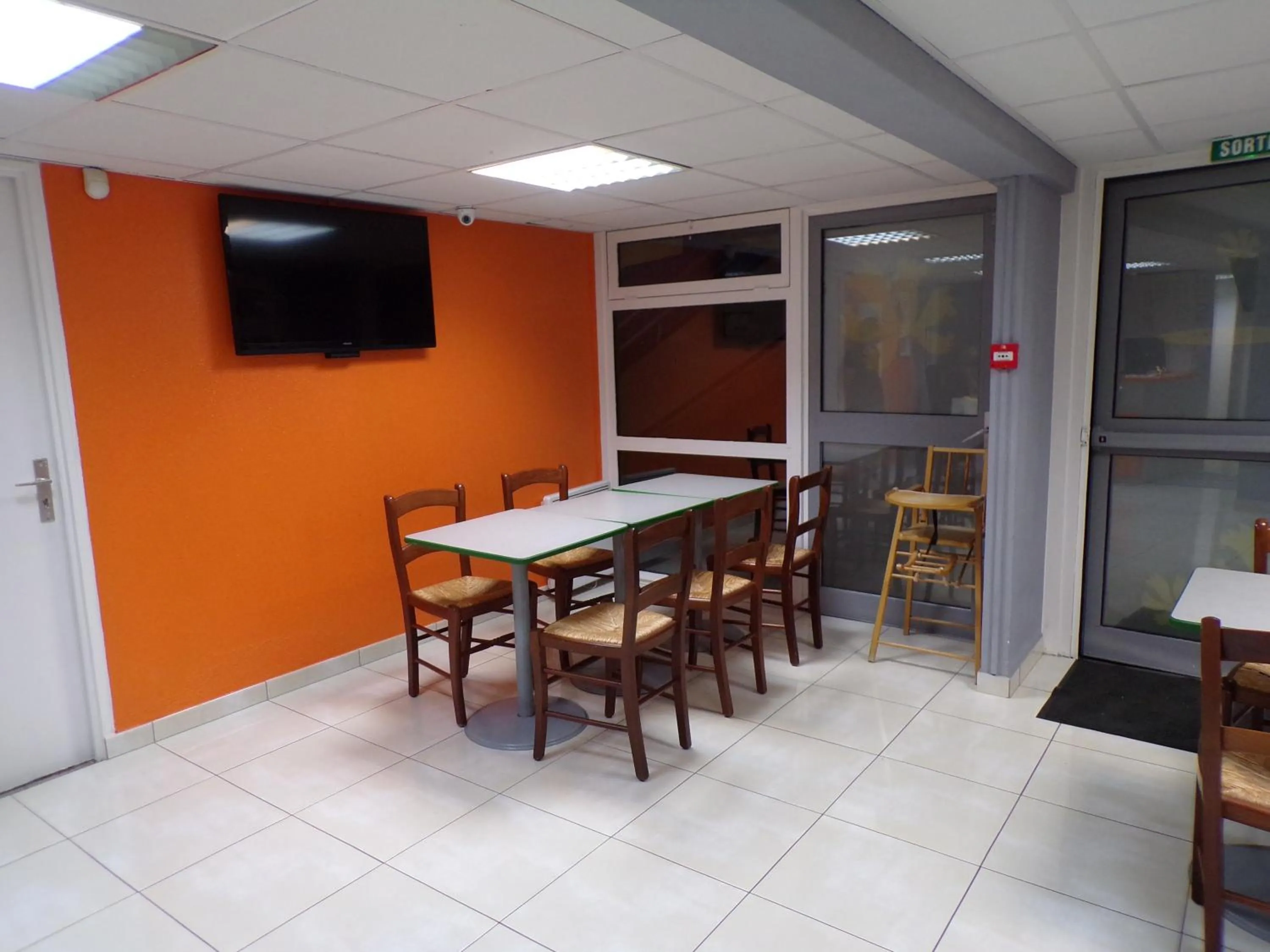 Dining area in Premiere Classe Cambrai Proville