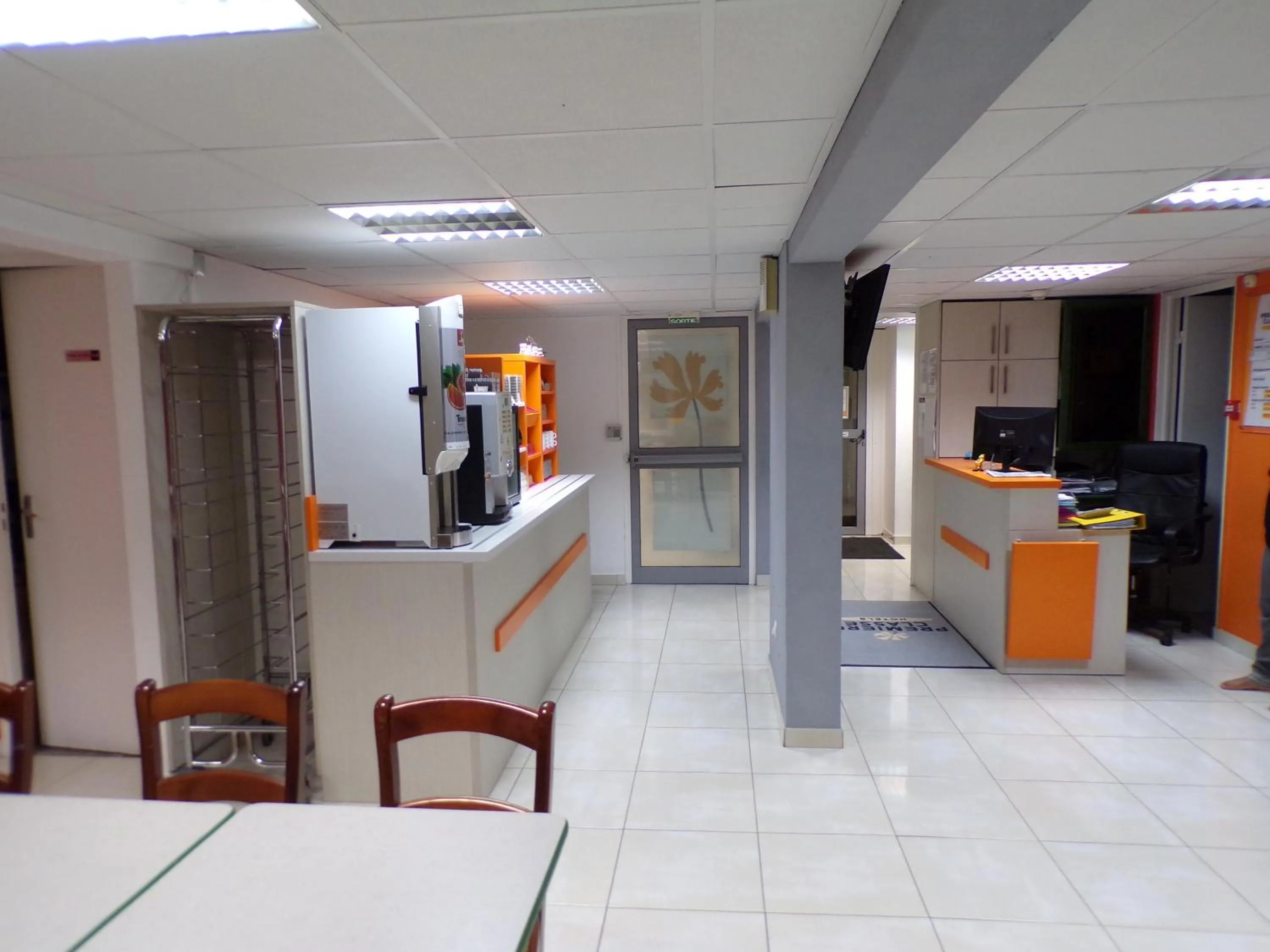 Lobby or reception in Premiere Classe Cambrai Proville