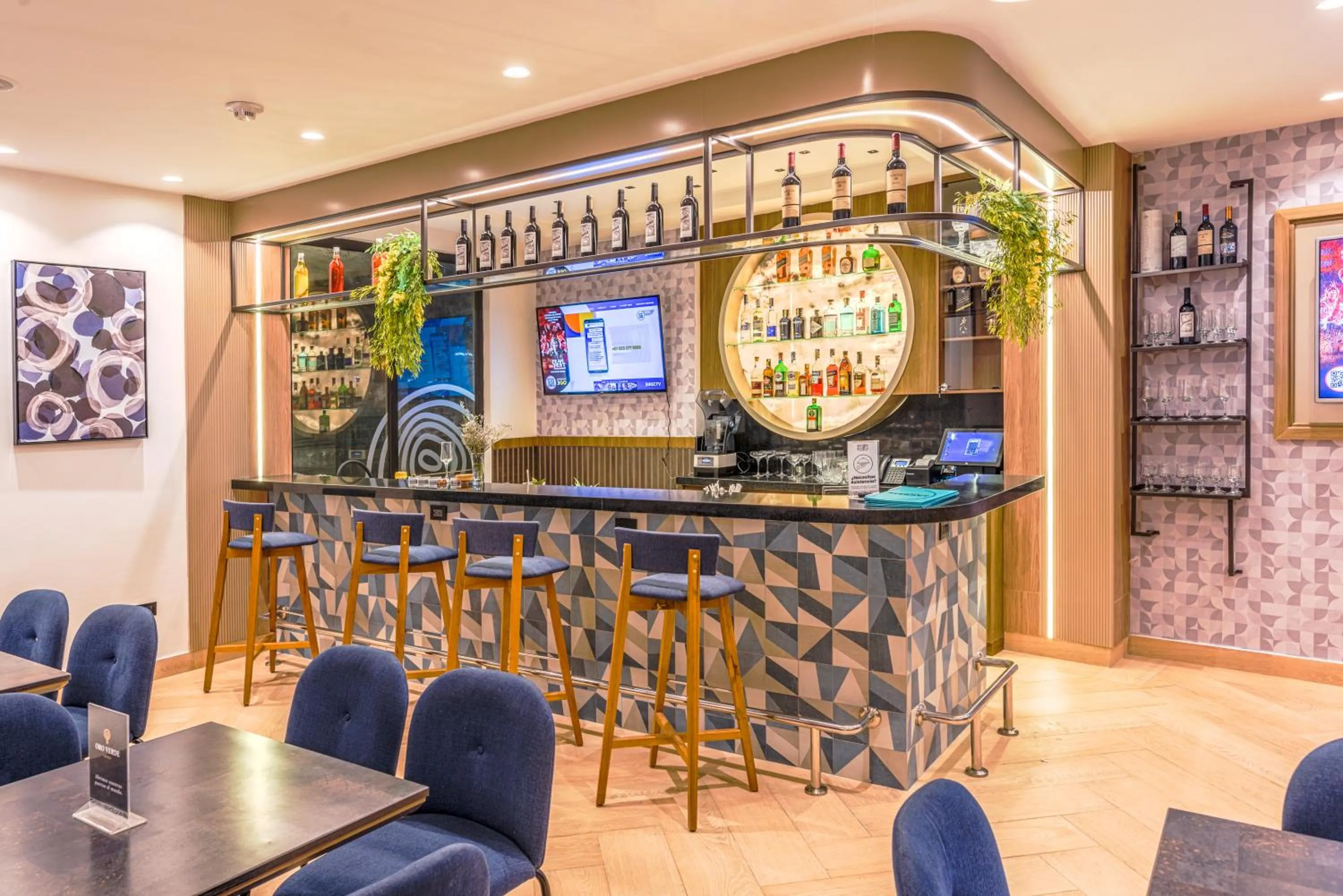 Lounge or bar in REEC Machala by Oro Verde Hotels