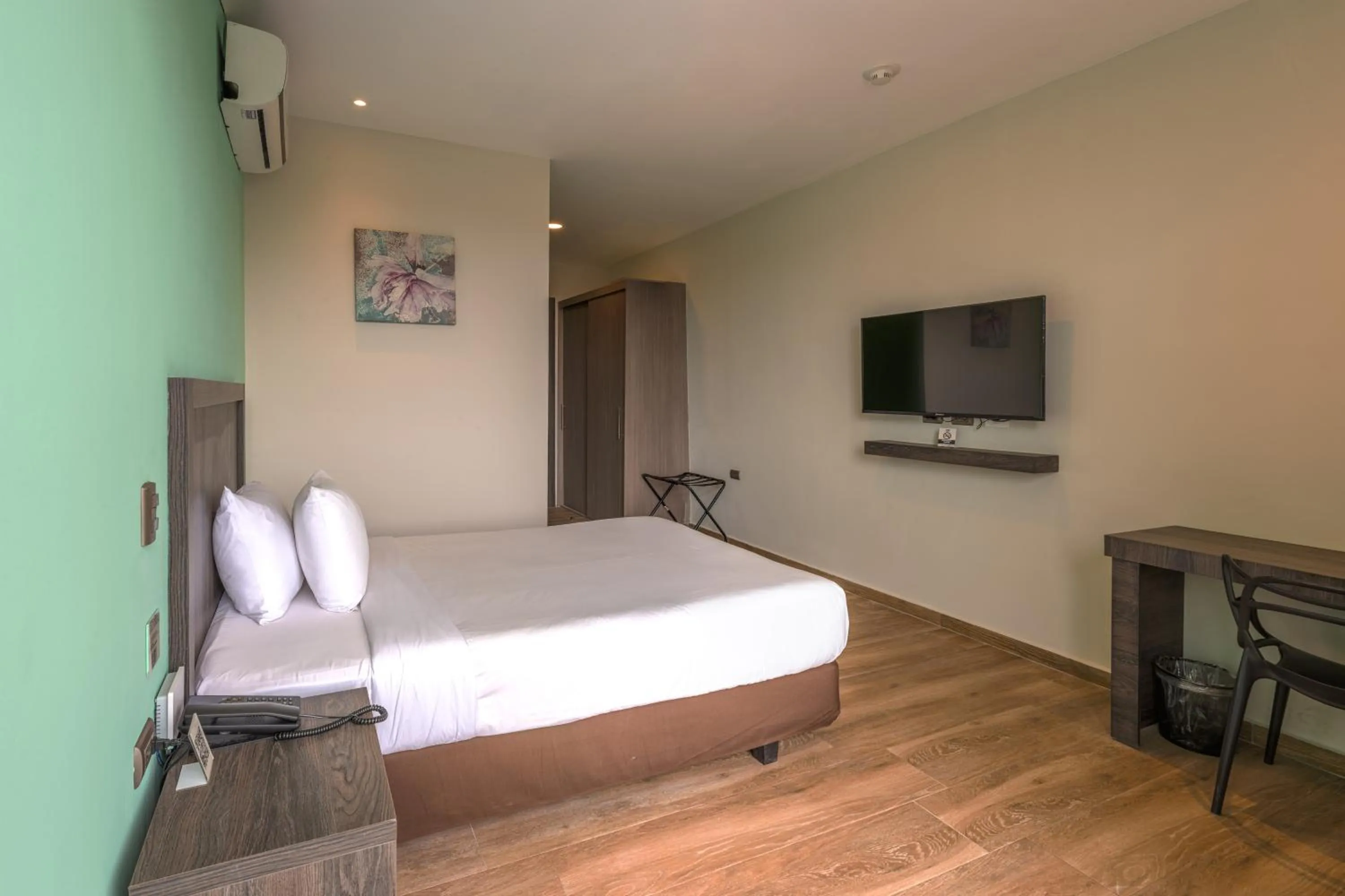 Photo of the whole room, Bed in REEC Machala by Oro Verde Hotels