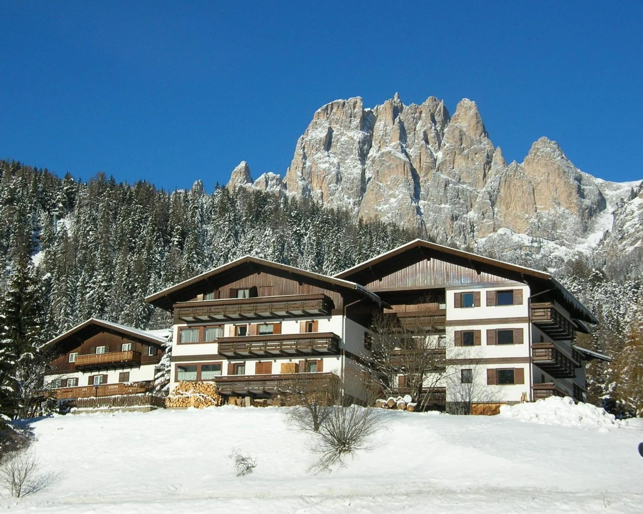 Property building in Residence La Zondra