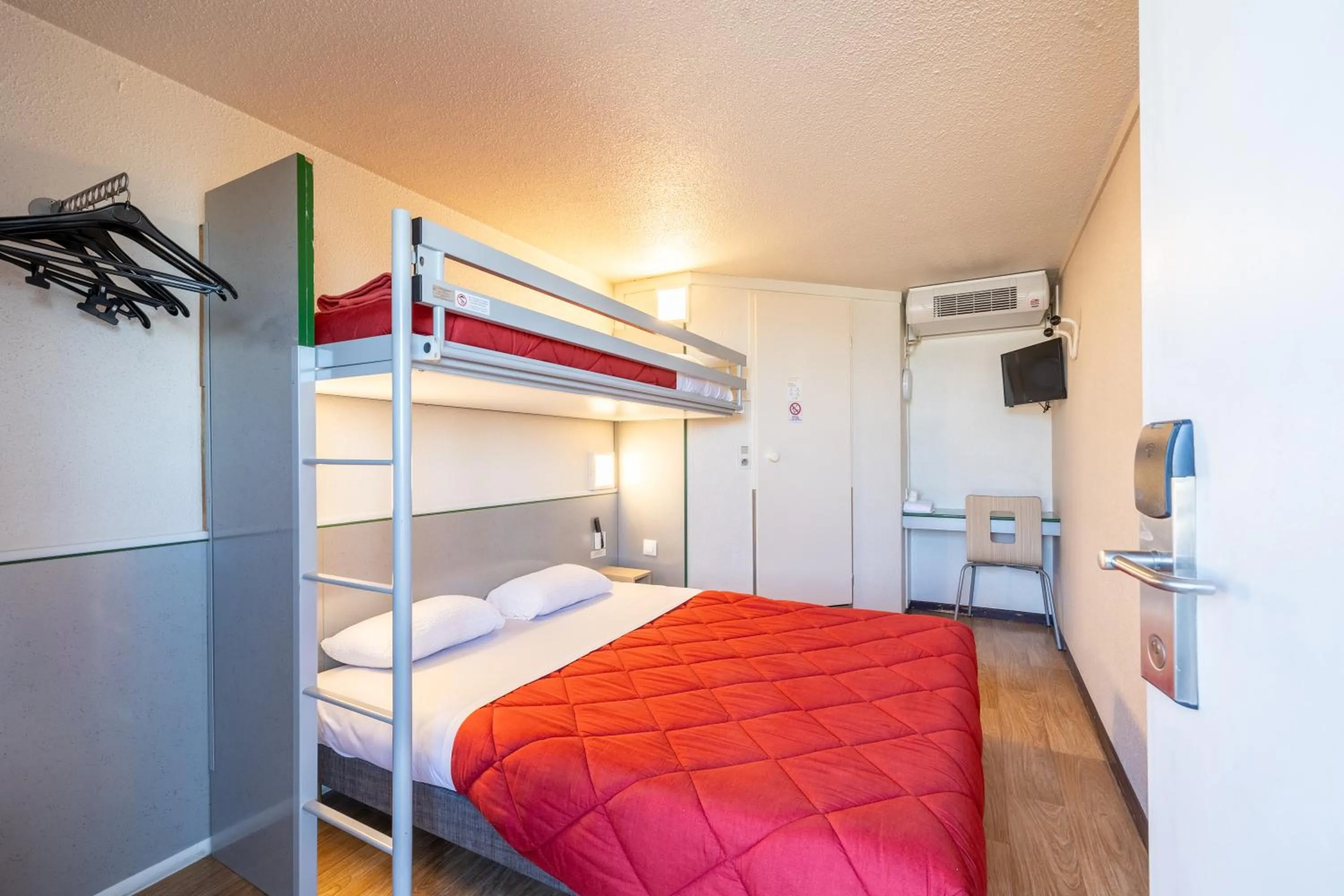 Bed in Premiere Classe Angers Beaucouzé