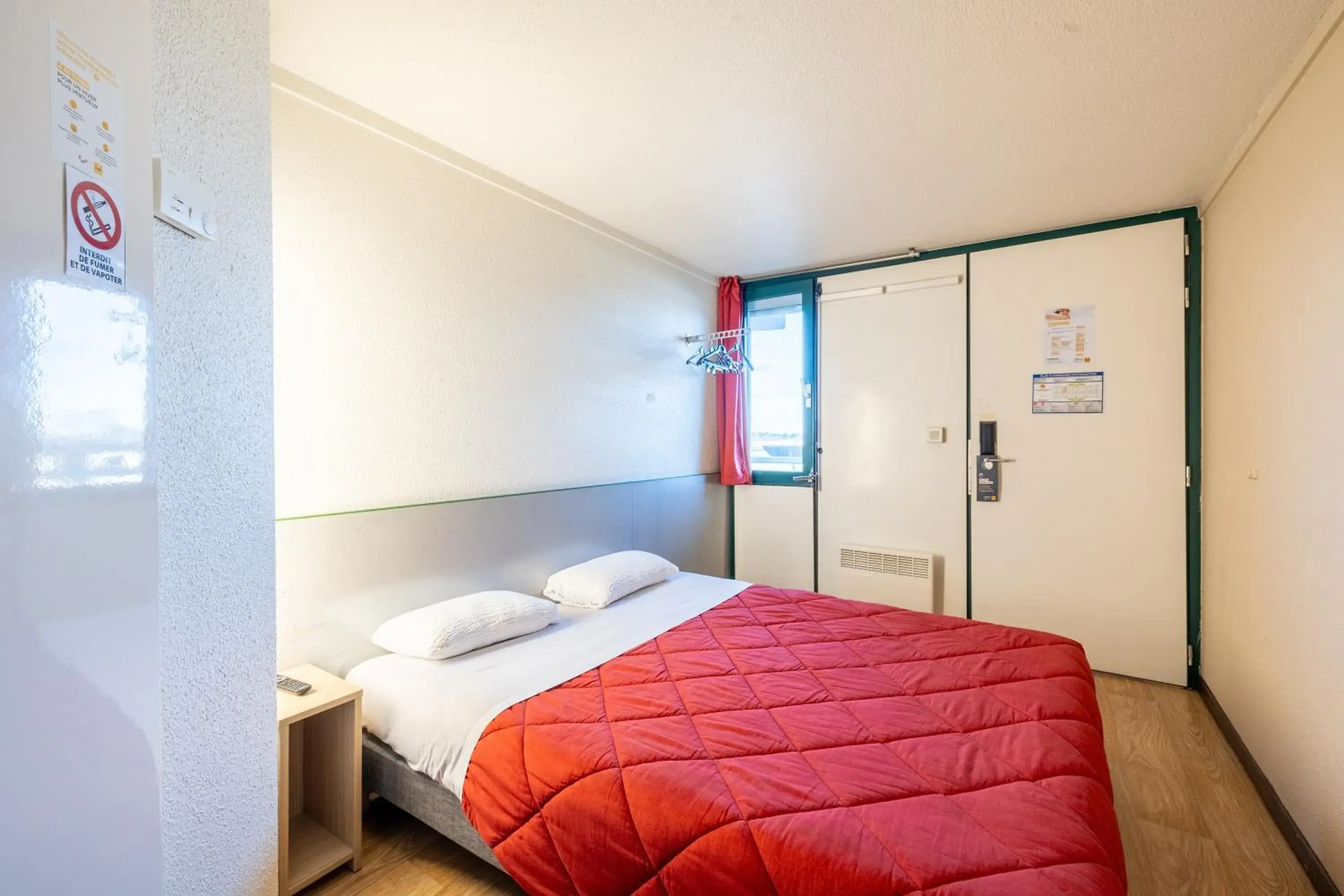 Double Room in Premiere Classe Angers Beaucouzé Double Room in Premiere Classe Angers Beaucouzé