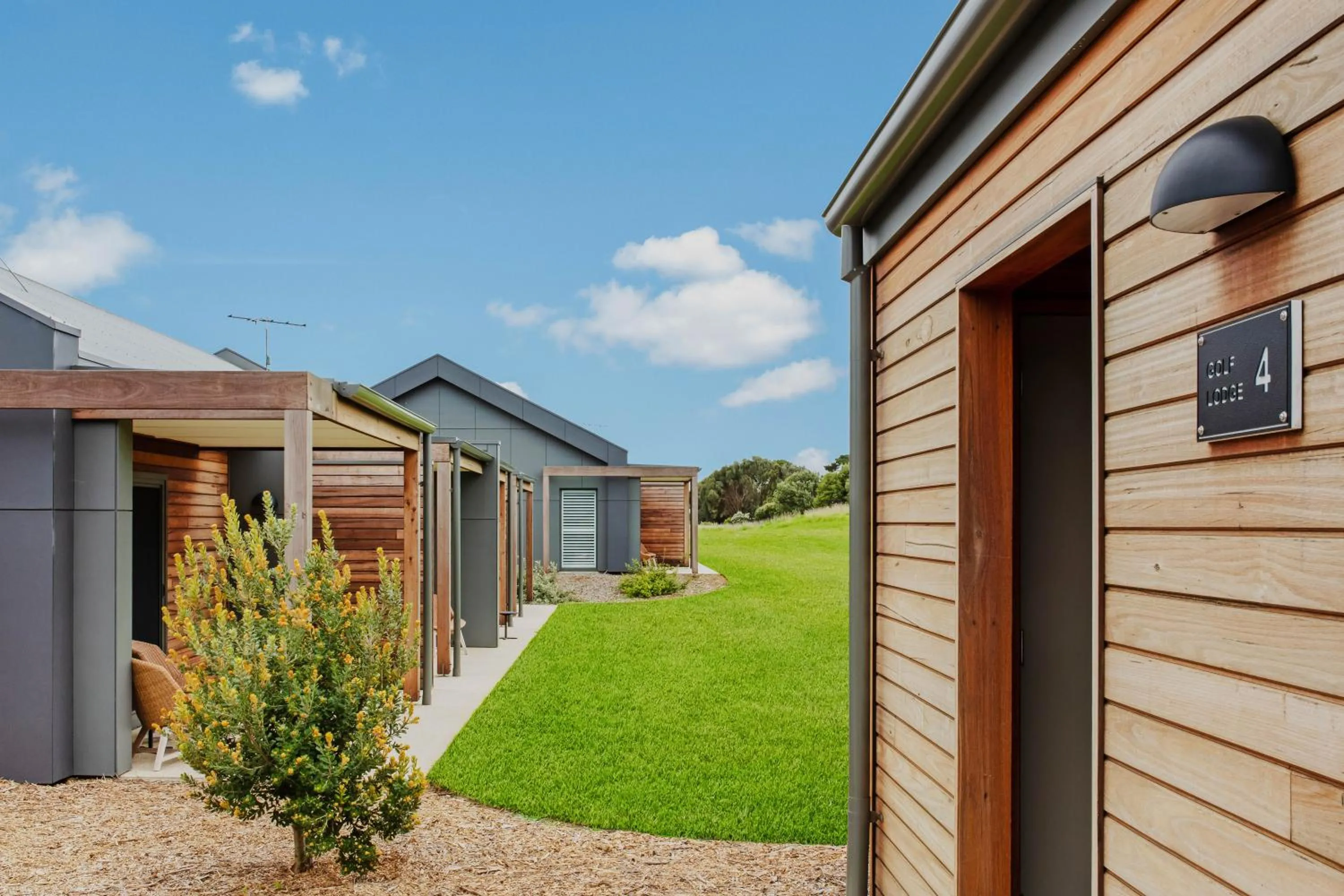 Facade/entrance in 13th Beach Golf Lodges