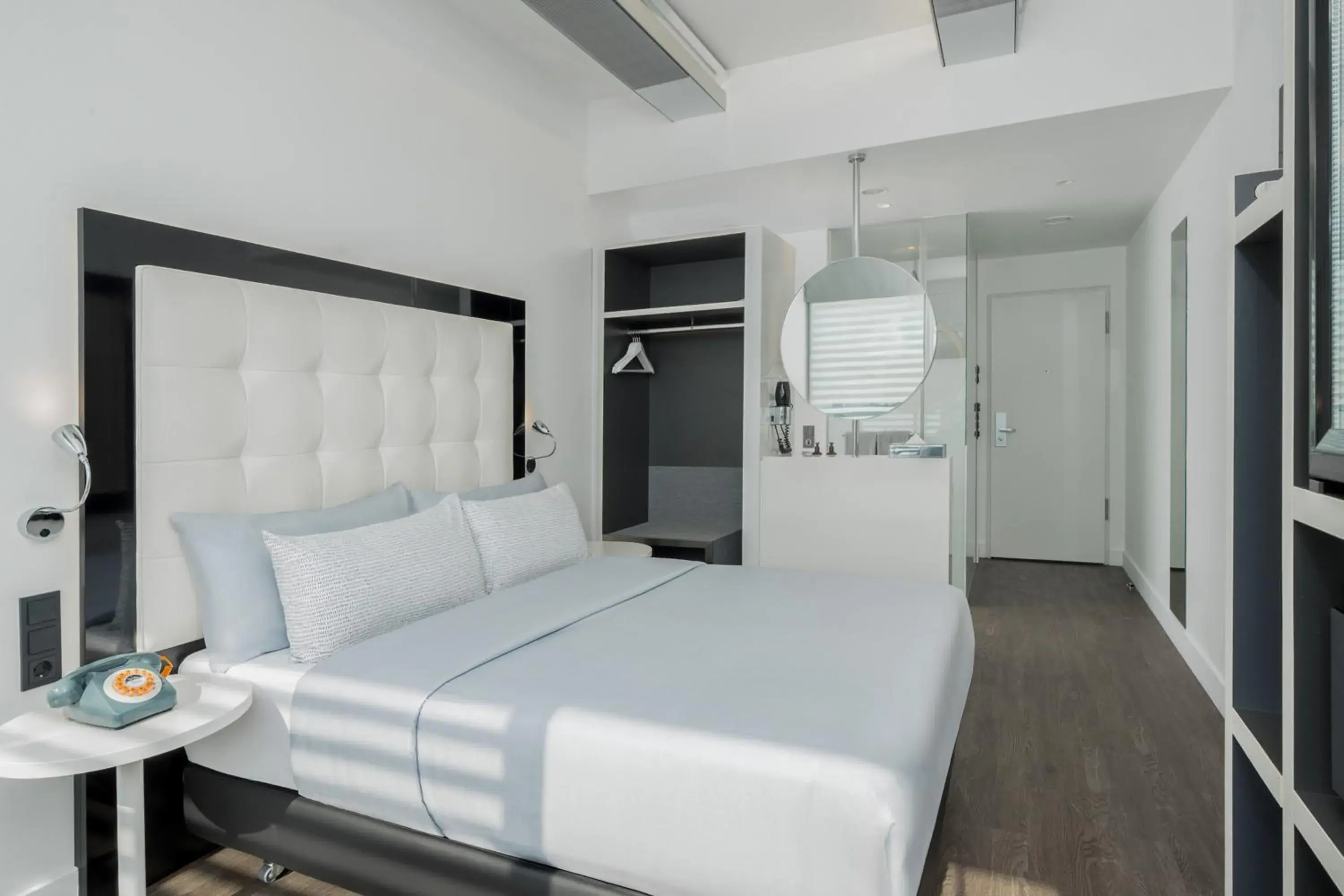 Innside Guestroom in INNSiDE by Meliá Düsseldorf Hafen Innside Guestroom in INNSiDE by Meliá Düsseldorf Hafen