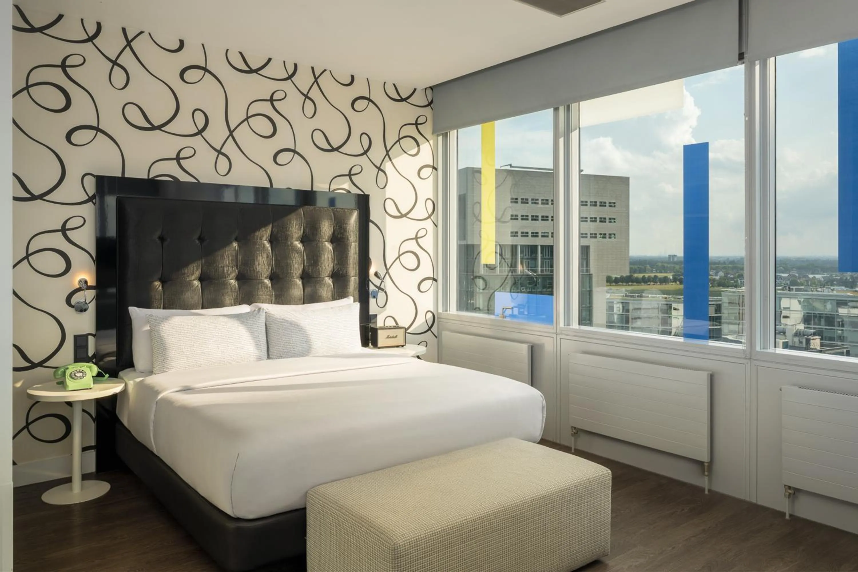 Bed in INNSiDE by Meliá Düsseldorf Hafen