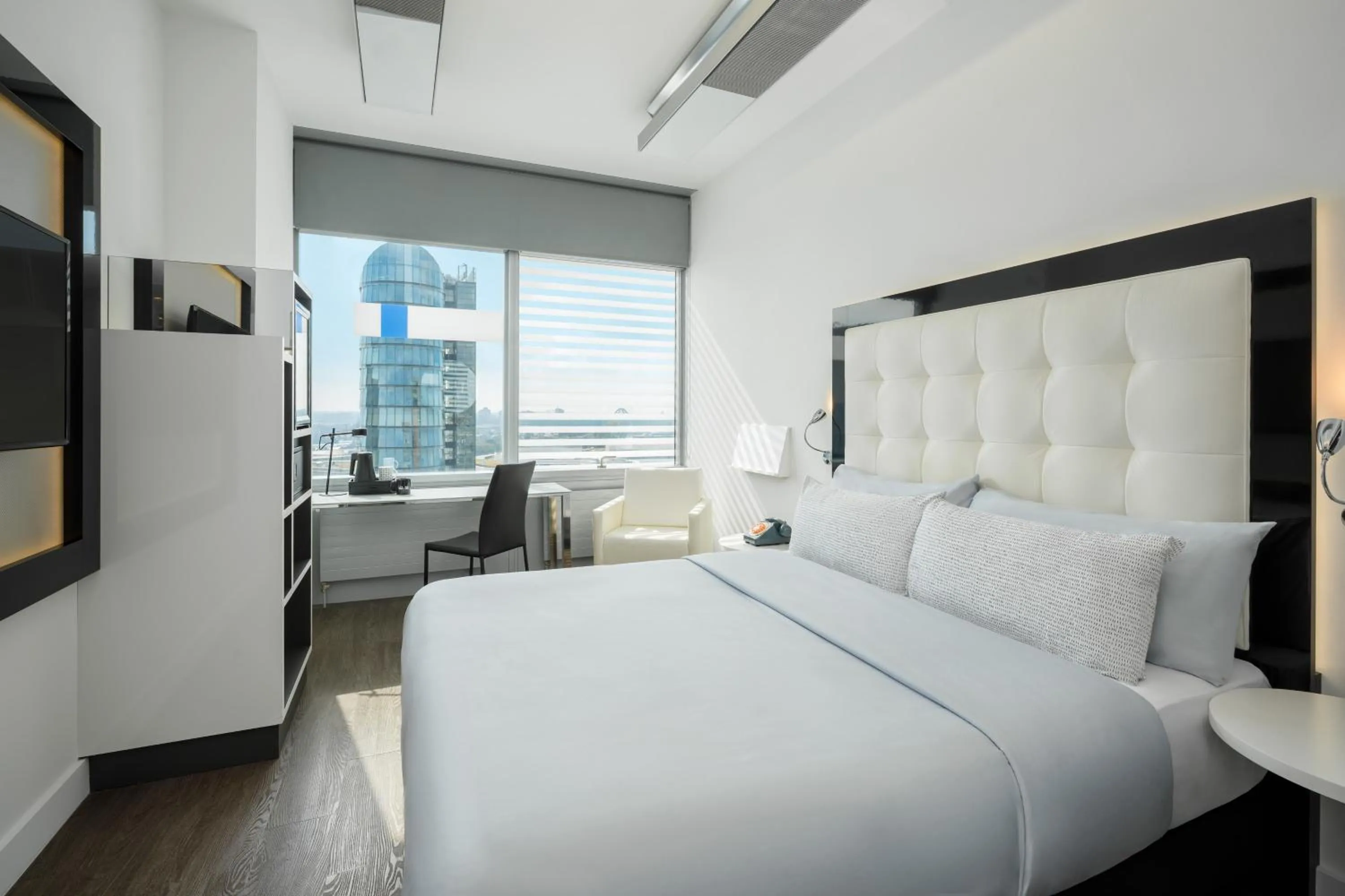 Bed in INNSiDE by Meliá Düsseldorf Hafen