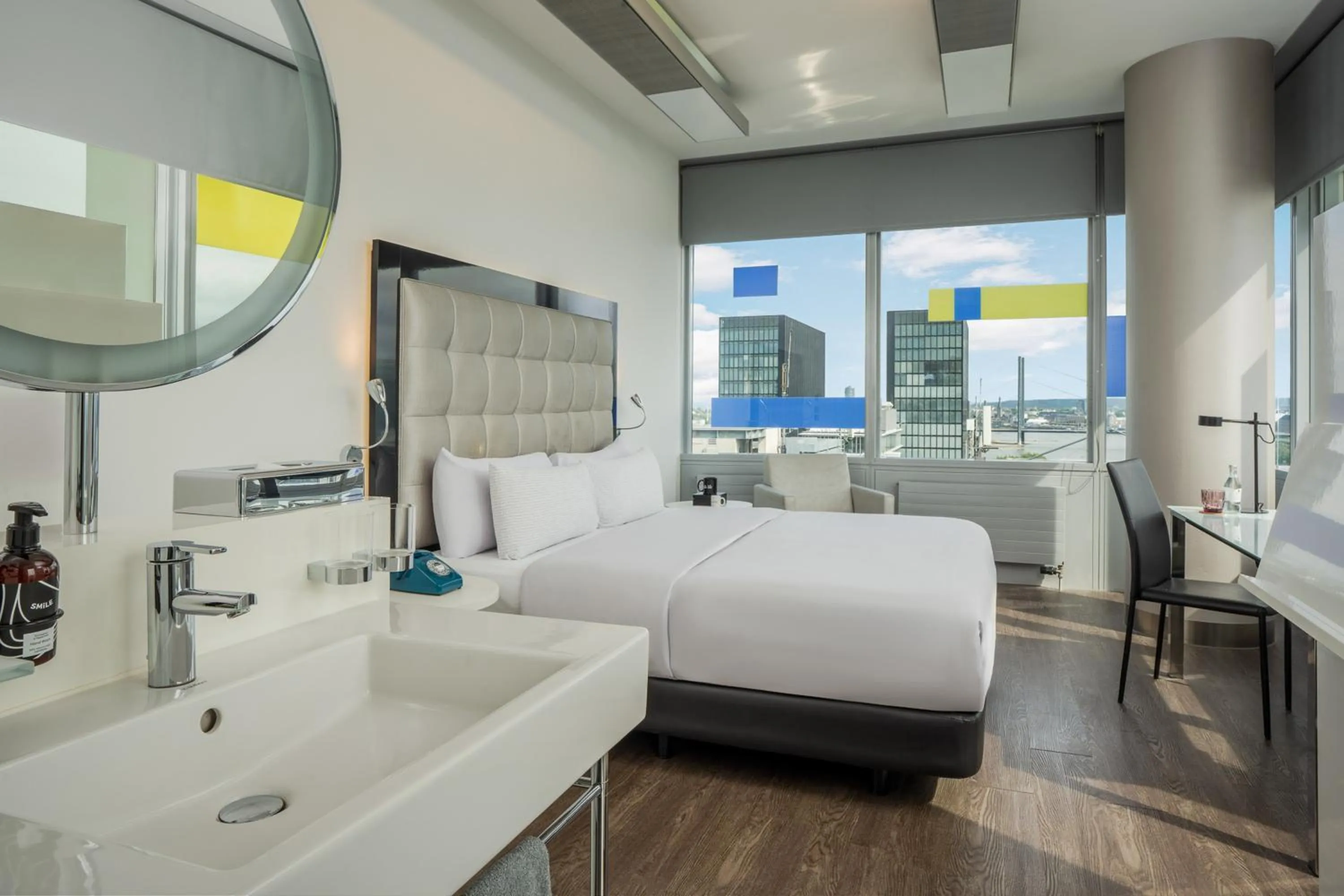 Bed in INNSiDE by Meliá Düsseldorf Hafen