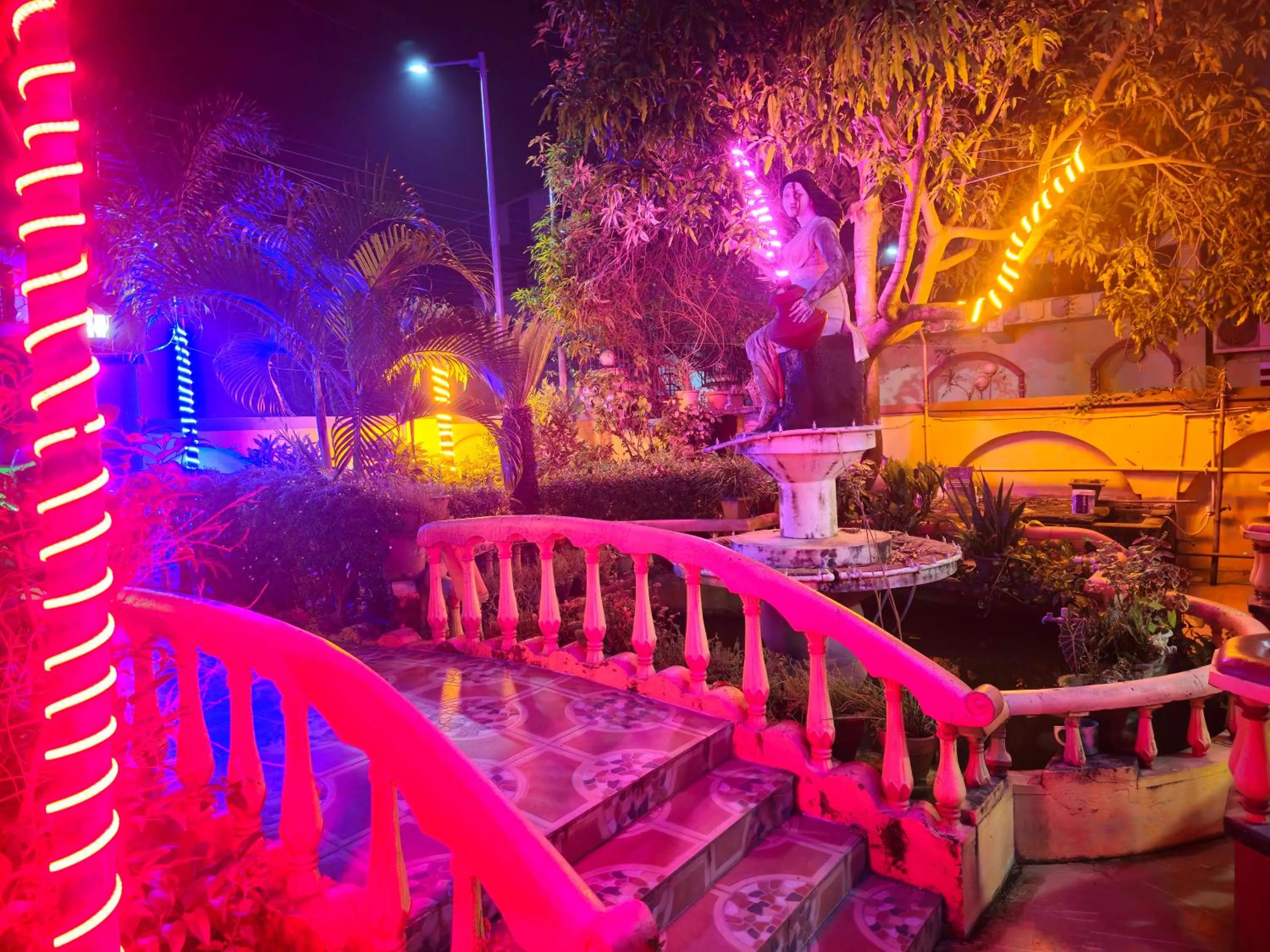 Facade/entrance in Monalisa Lodge