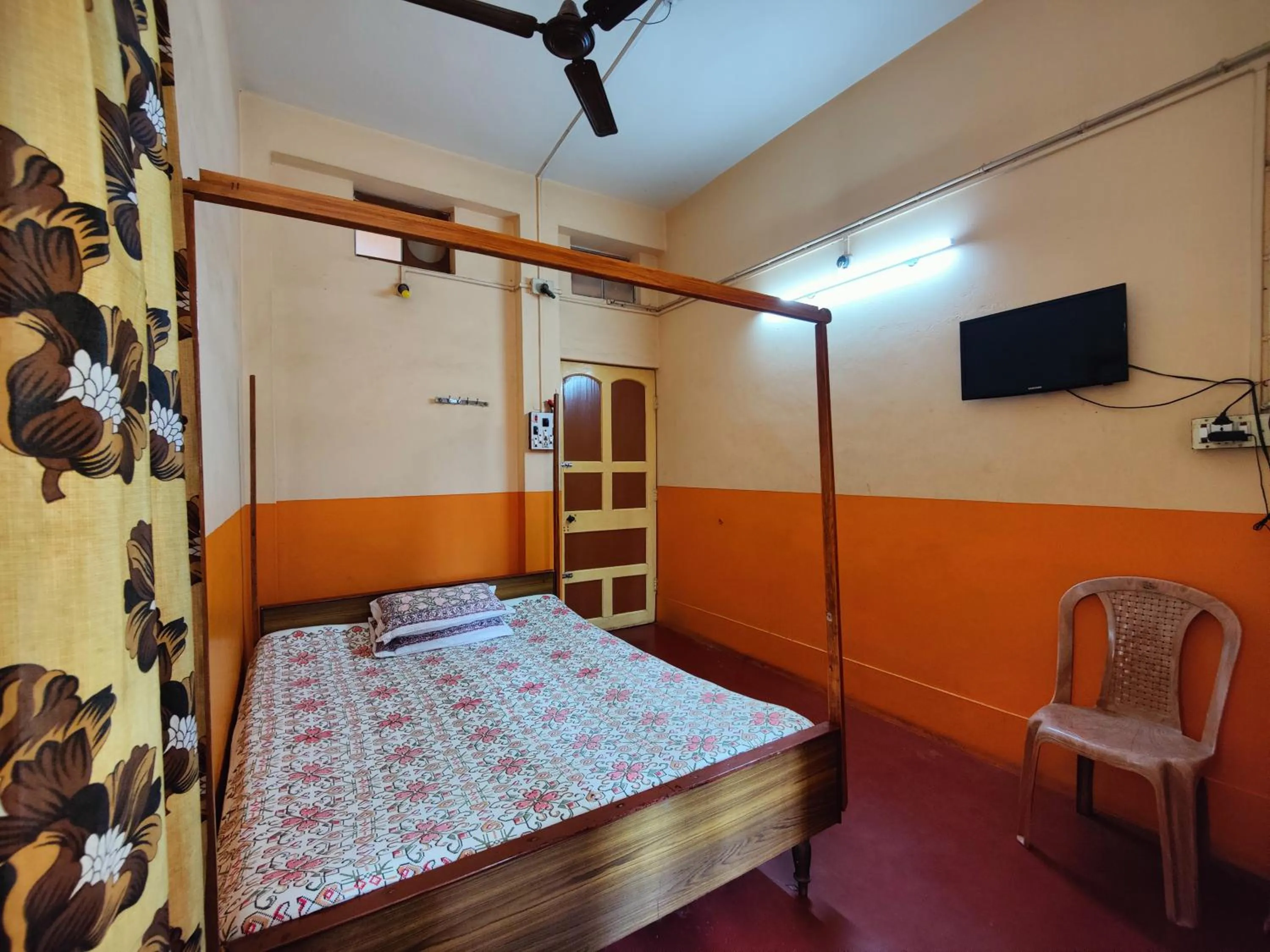 Bed in Monalisa Lodge