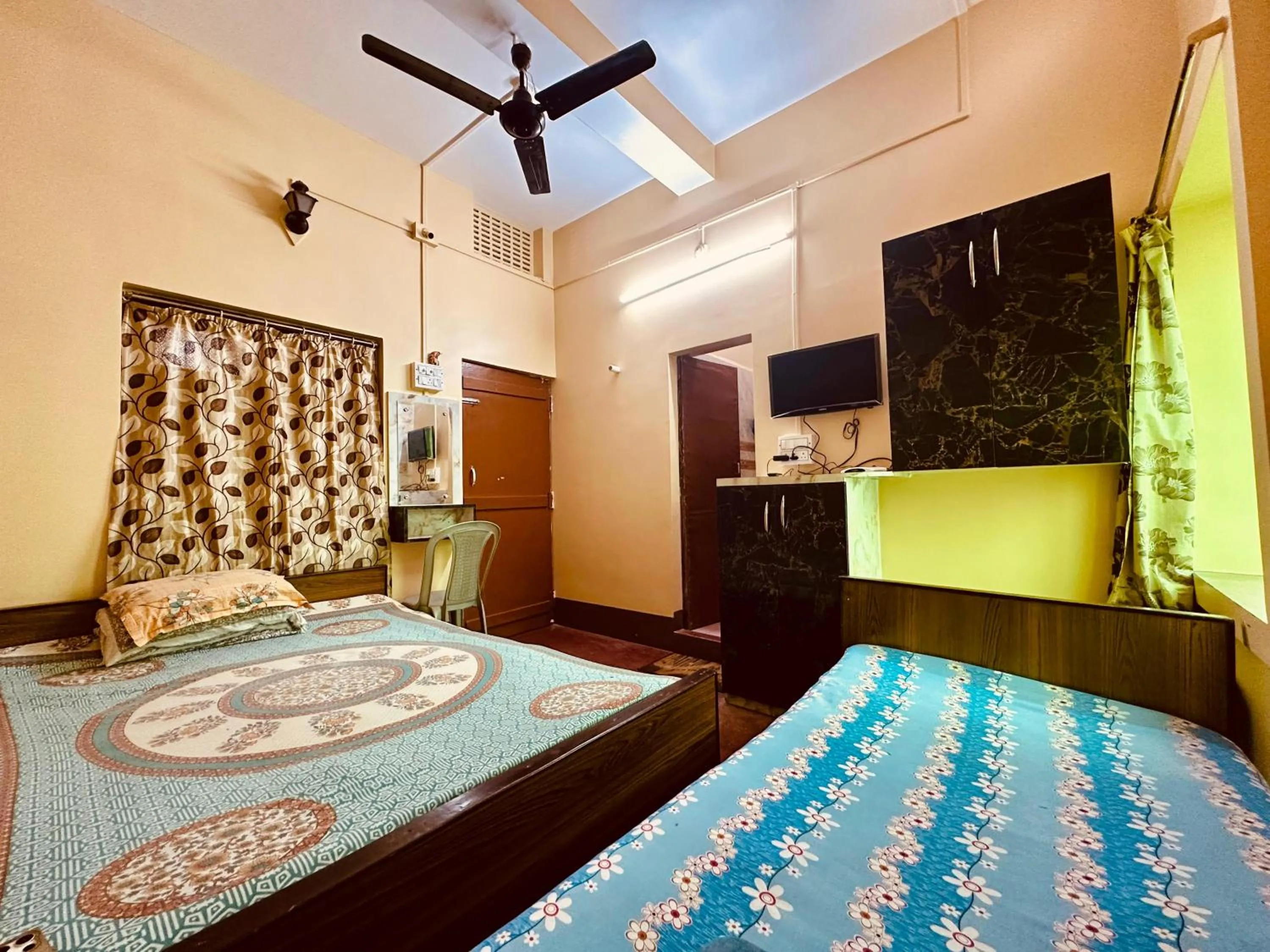 Bed in Monalisa Lodge