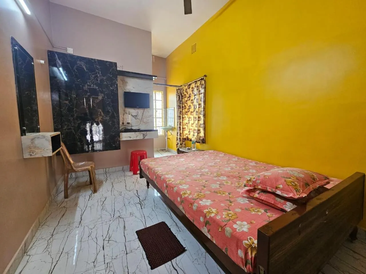 Bed in Monalisa Lodge