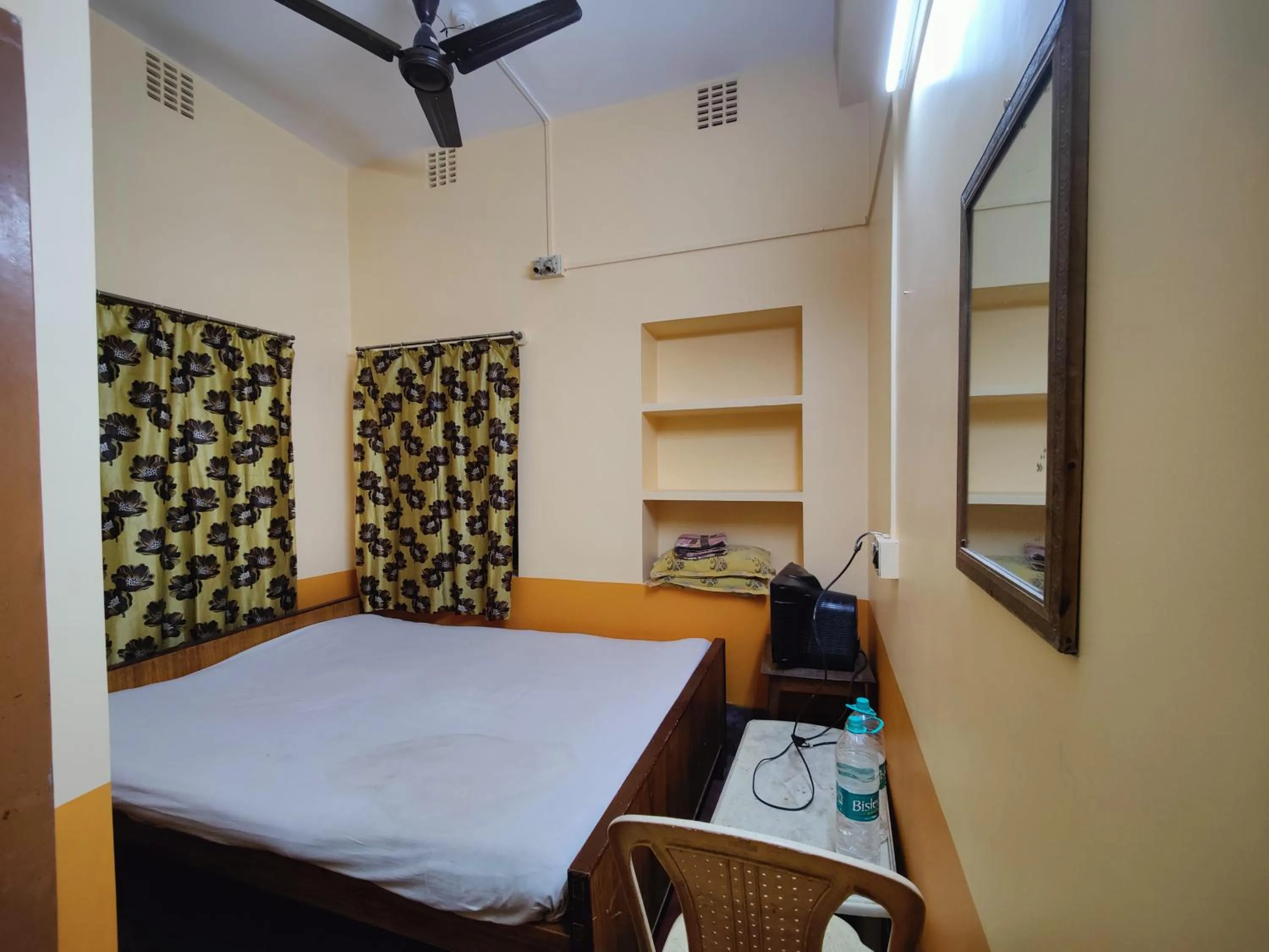 Bed in Monalisa Lodge