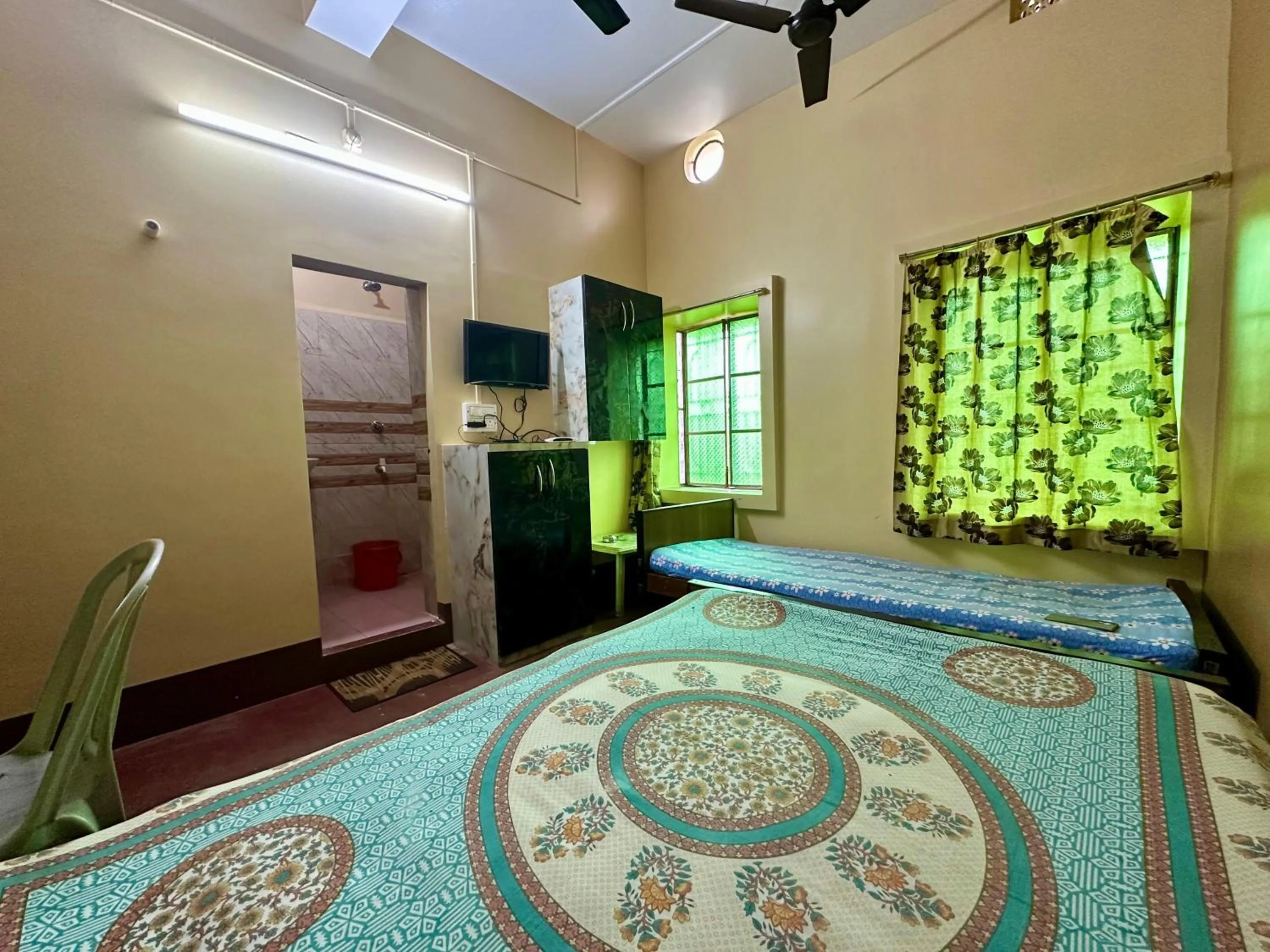 Bed in Monalisa Lodge