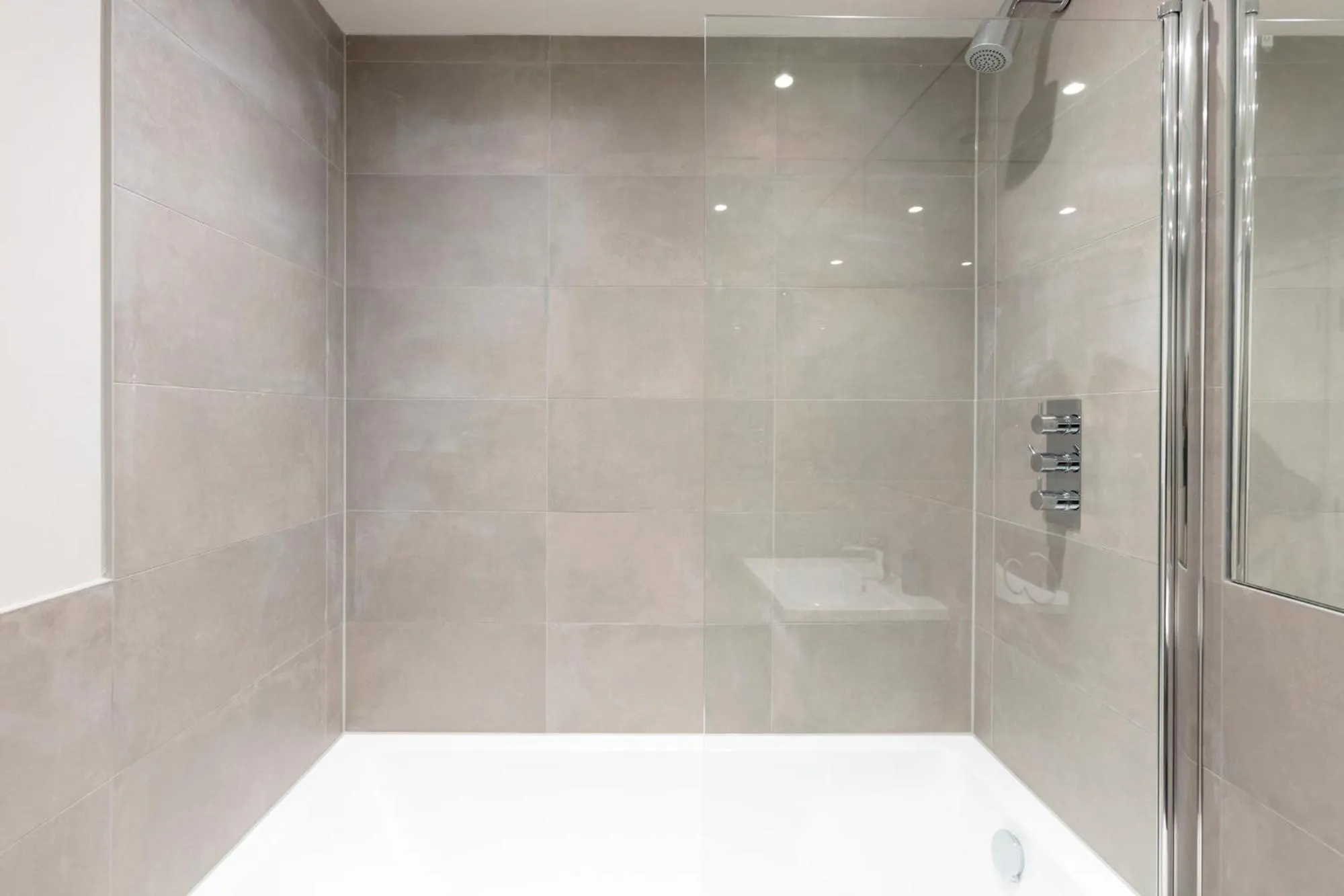 Hampden Apartments - The Diana