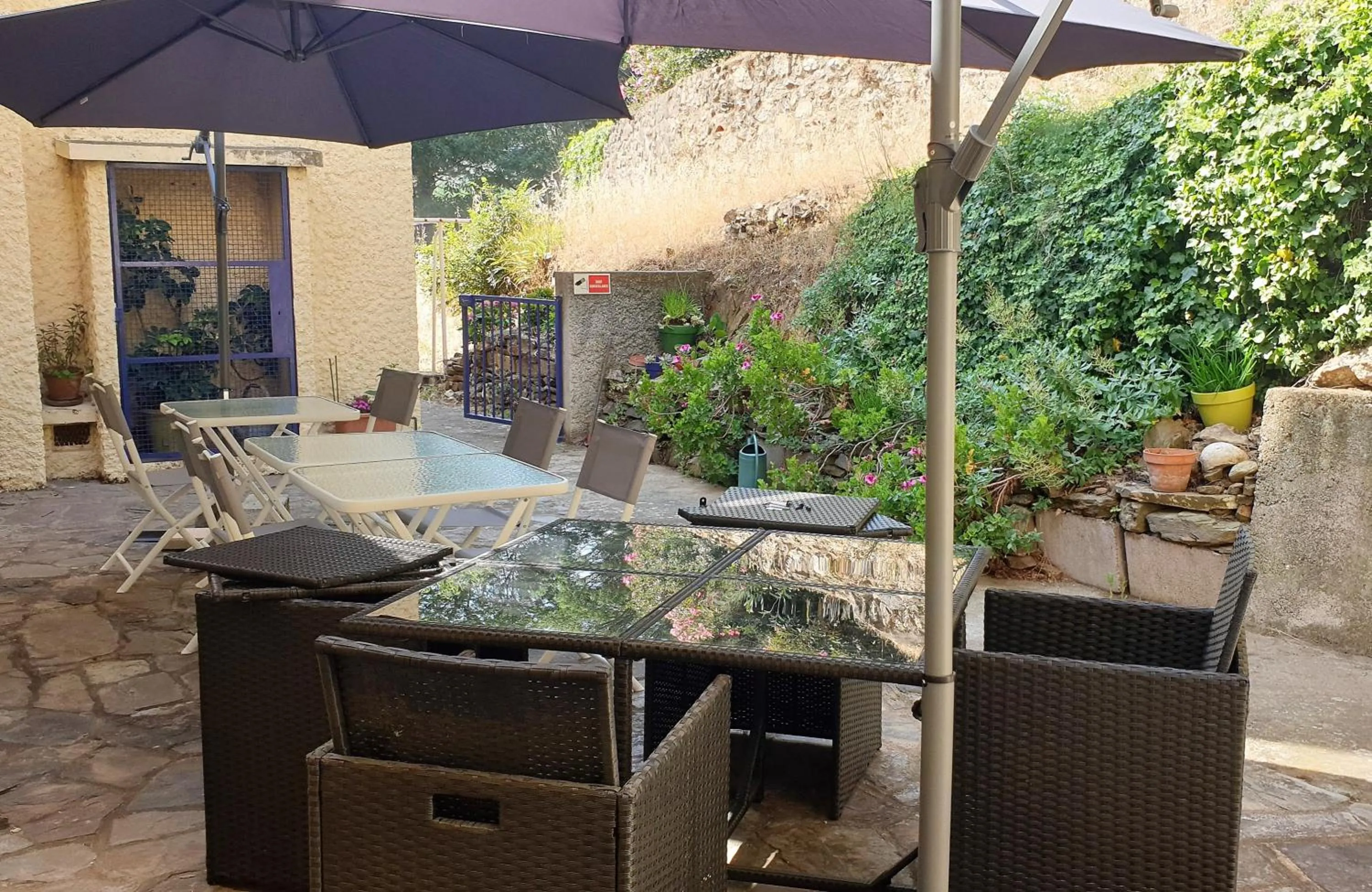 Patio in Hôtel AMBEILLE