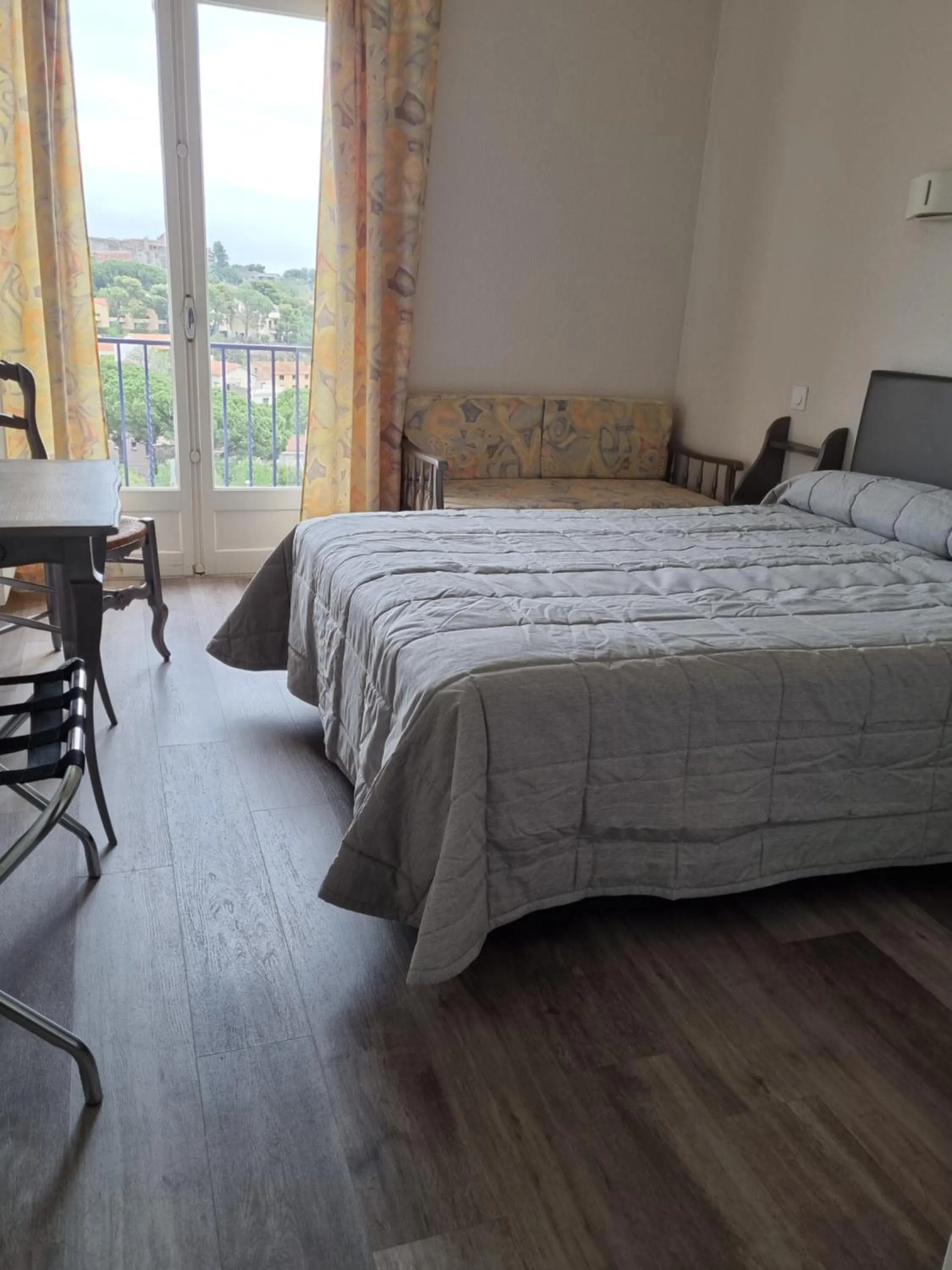 Bed in Hôtel AMBEILLE