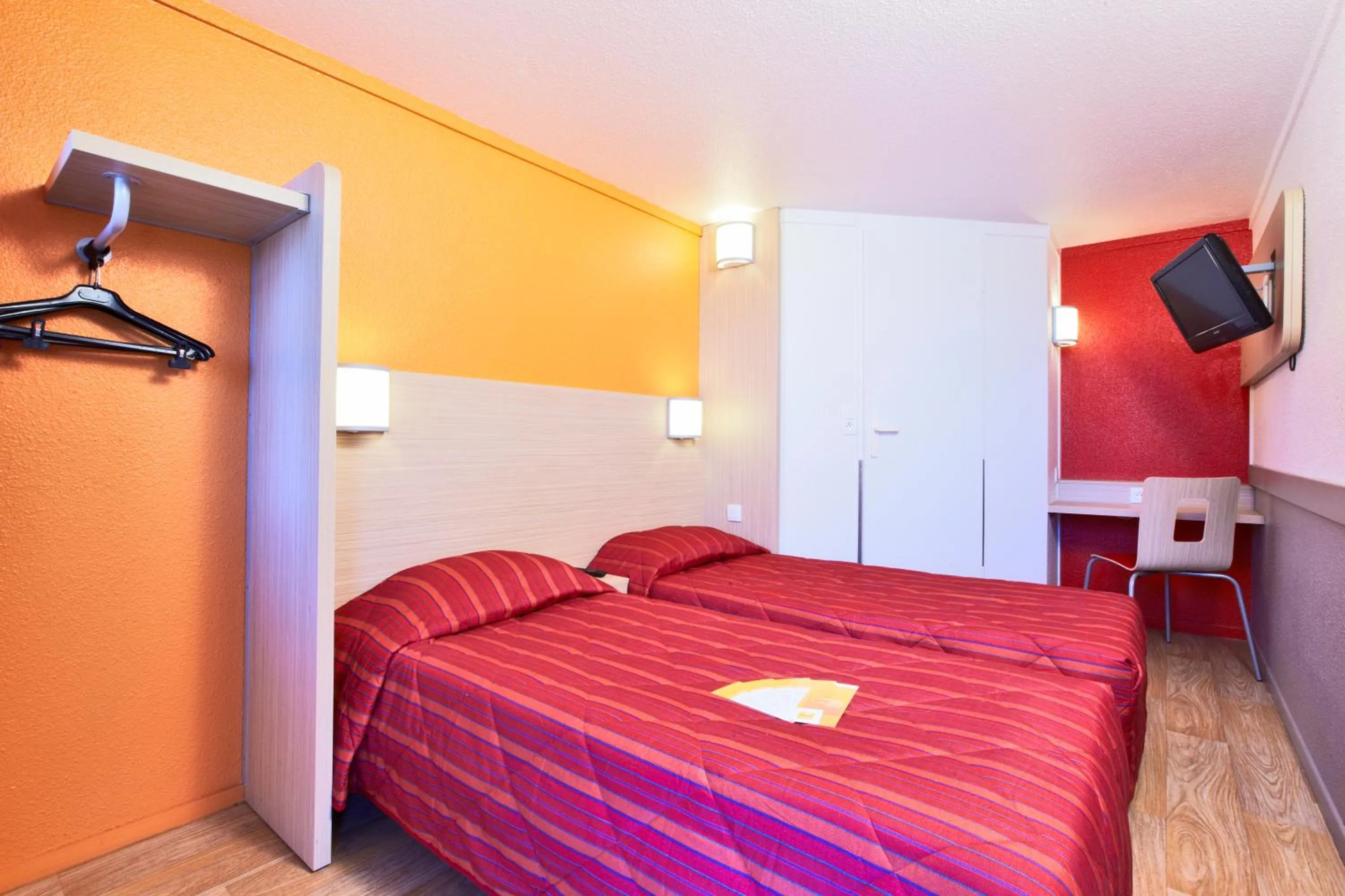 Bedroom, Bed in Premiere Classe Avallon