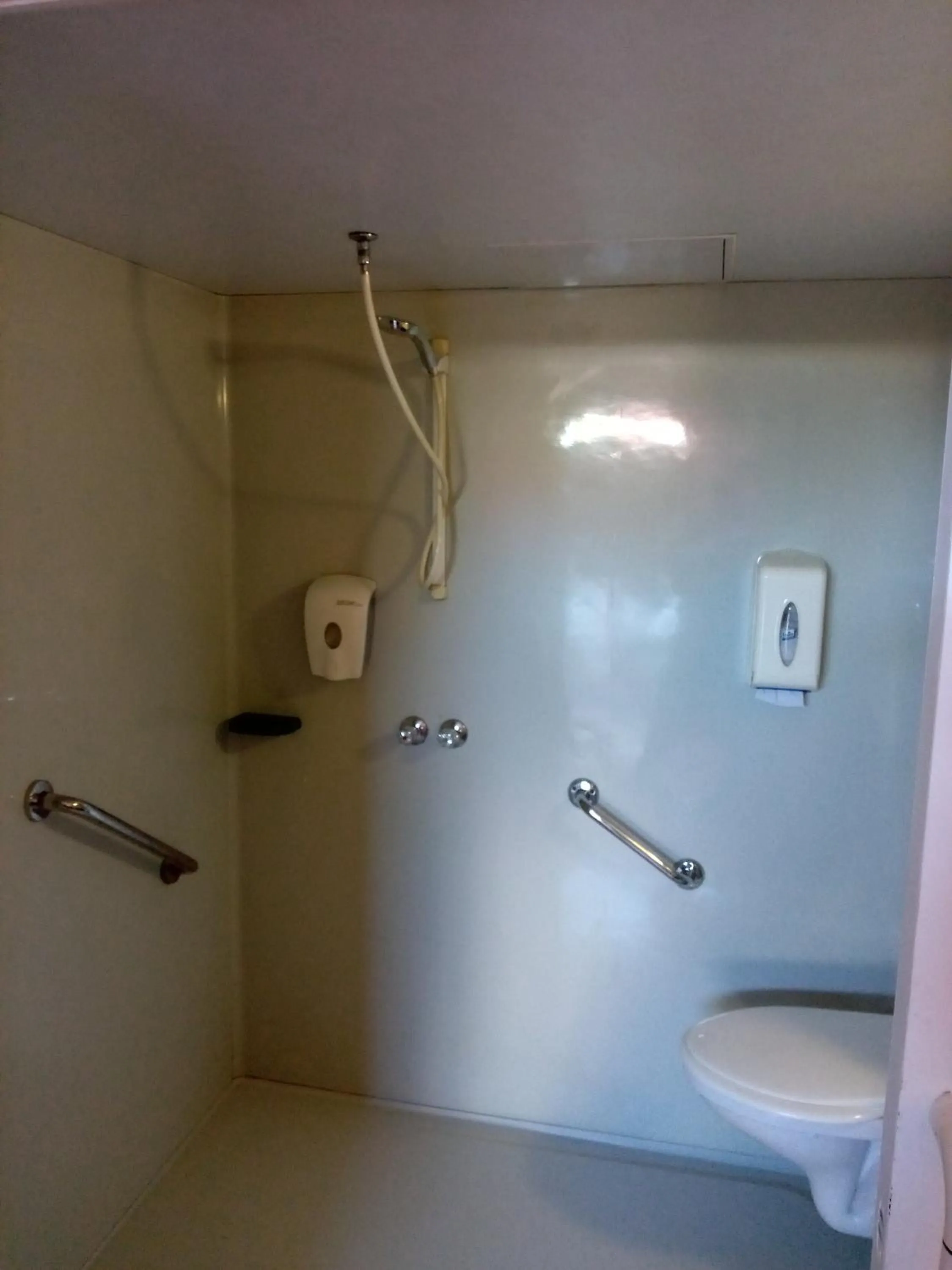 Bathroom in Premiere Classe Avignon Le Pontet