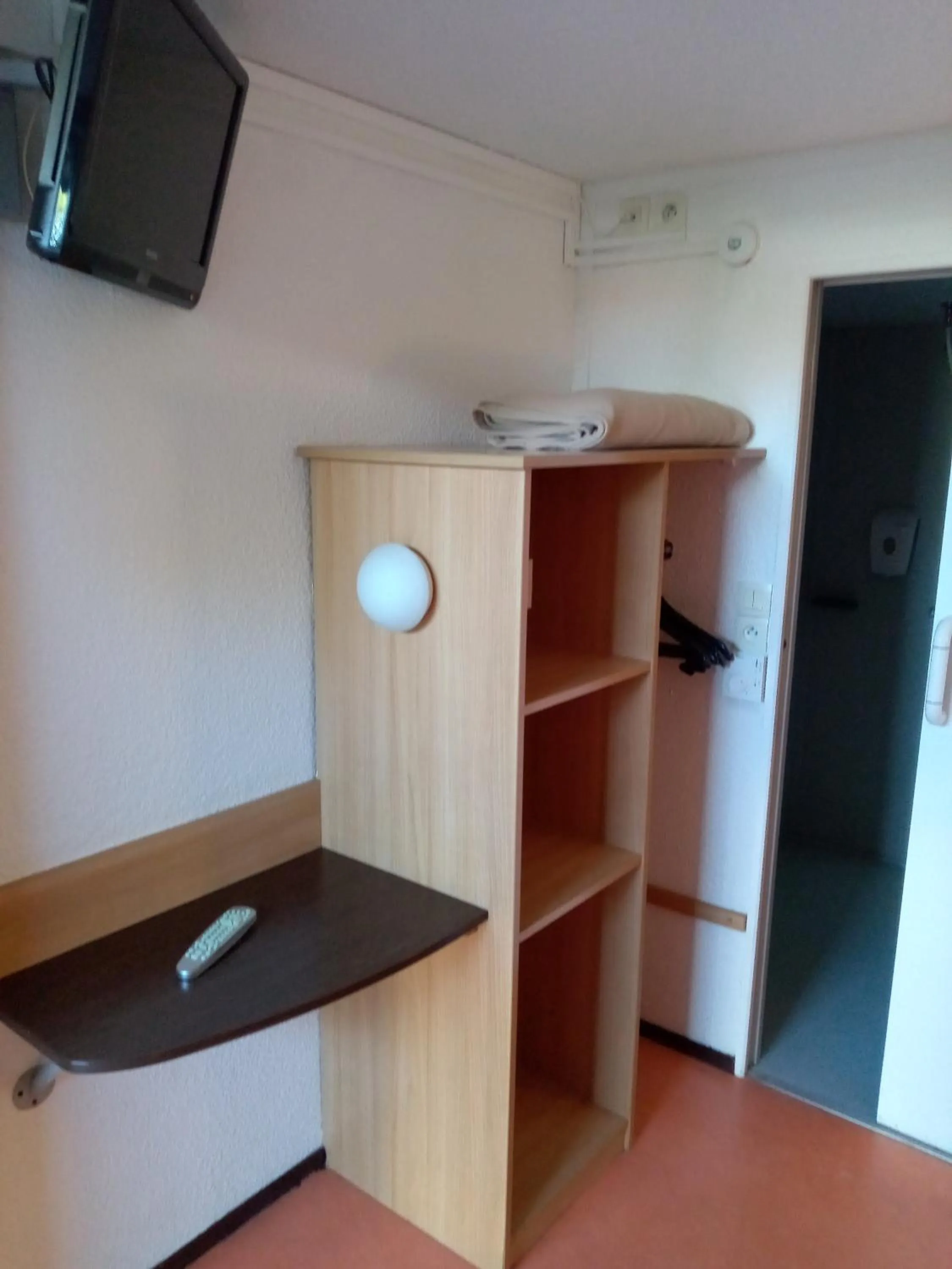 Bedroom in Premiere Classe Avignon Le Pontet