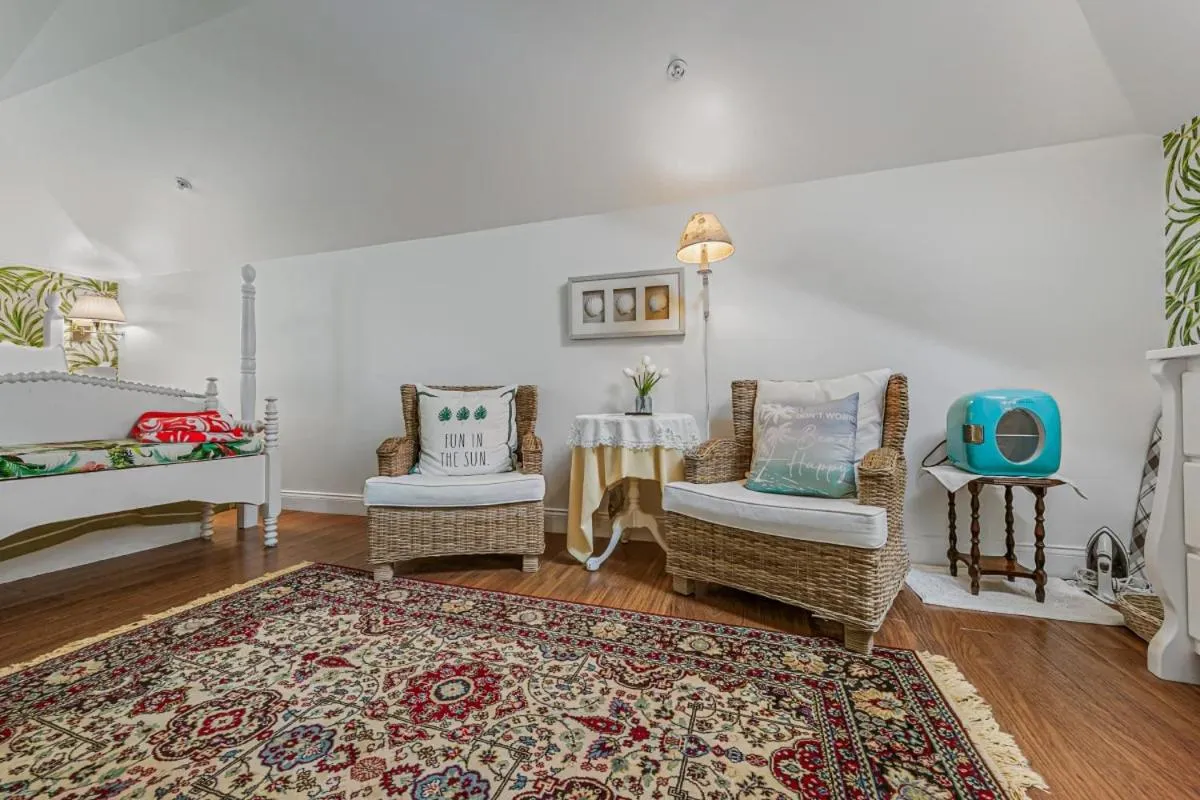 Bed in Windemere Inn by the Sea