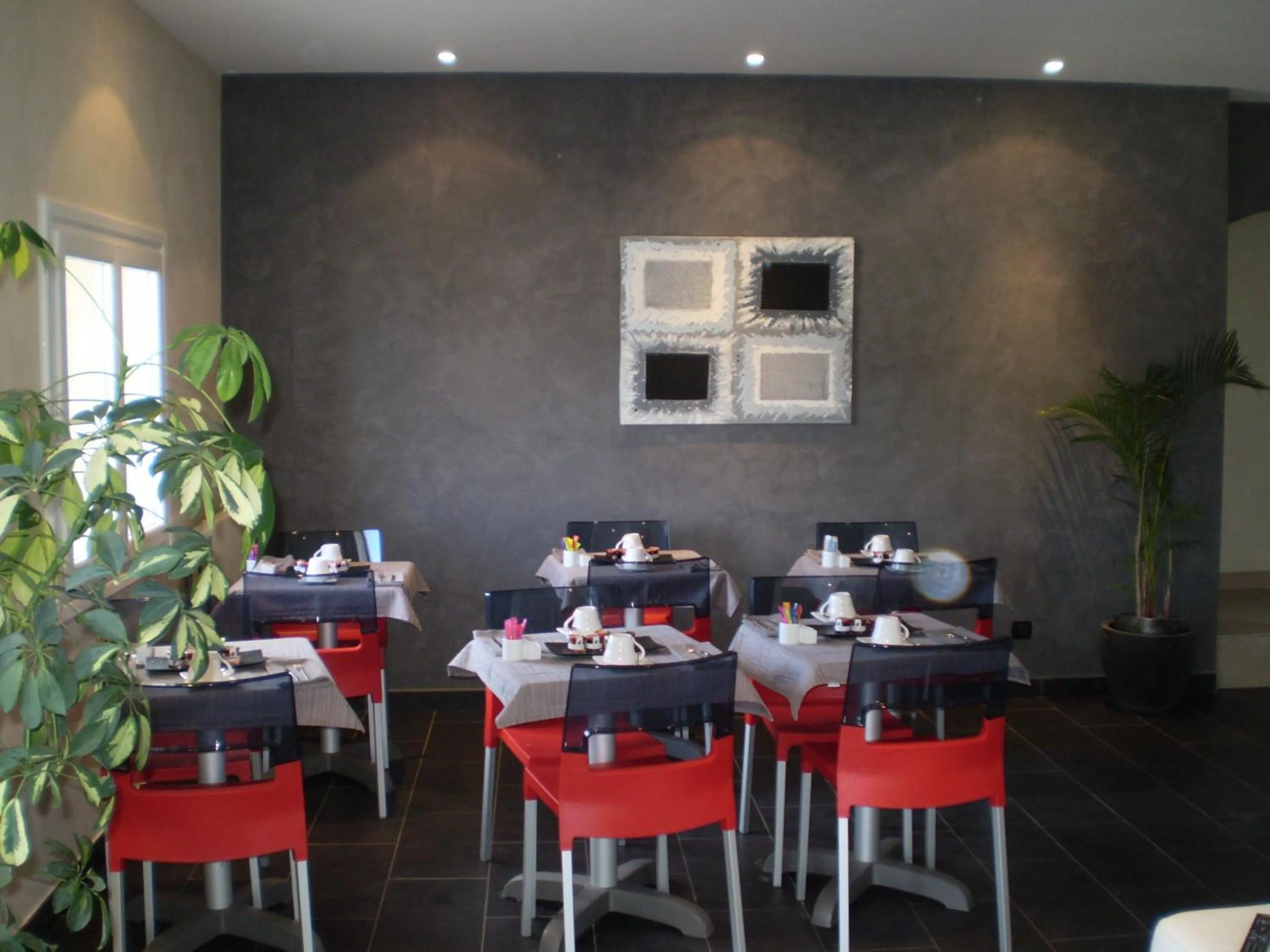 Restaurant/places to eat in Augustin Marie