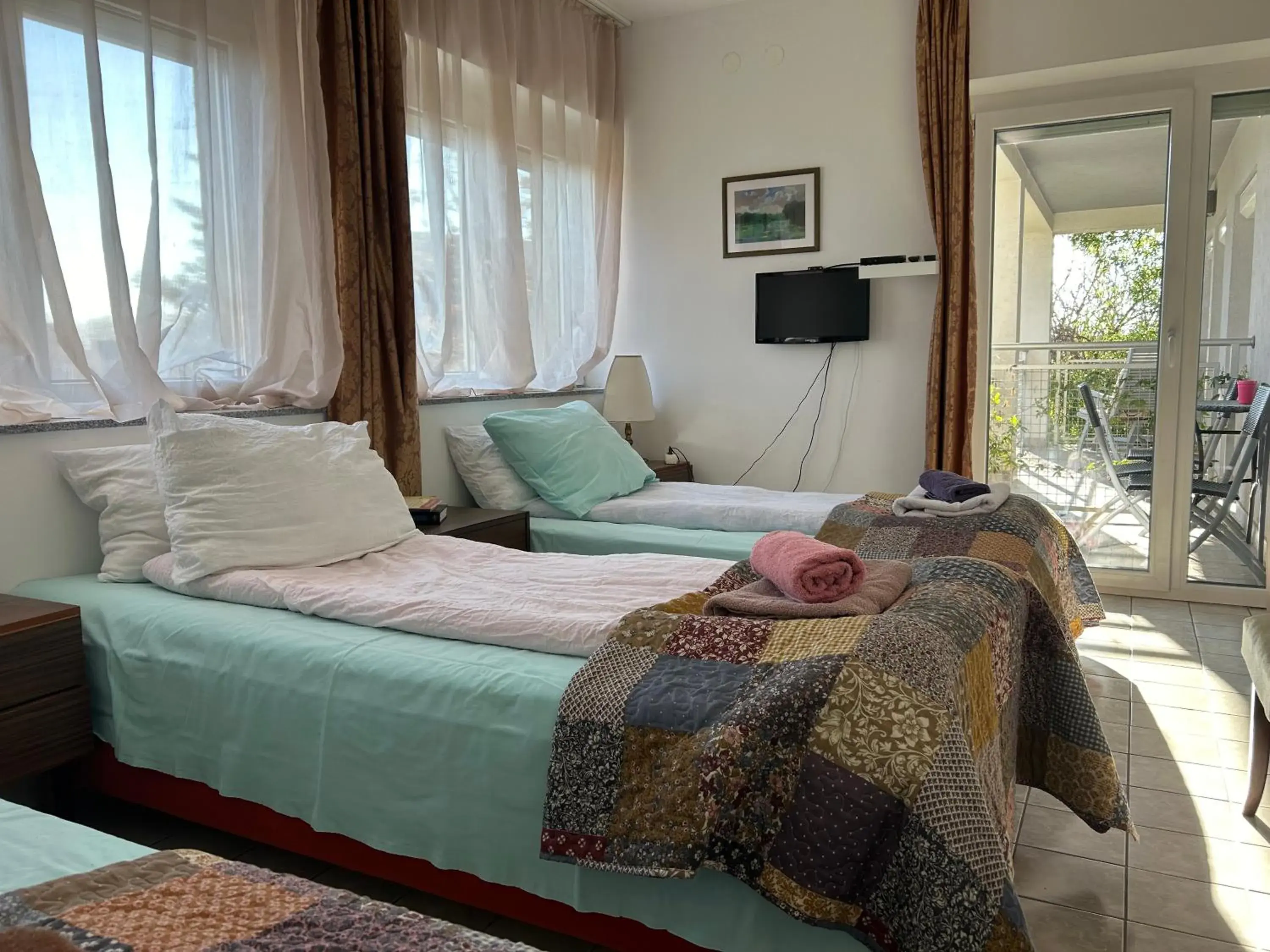 Budget Triple Room in Vila Vanda Vukovar Budget Triple Room in Vila Vanda Vukovar