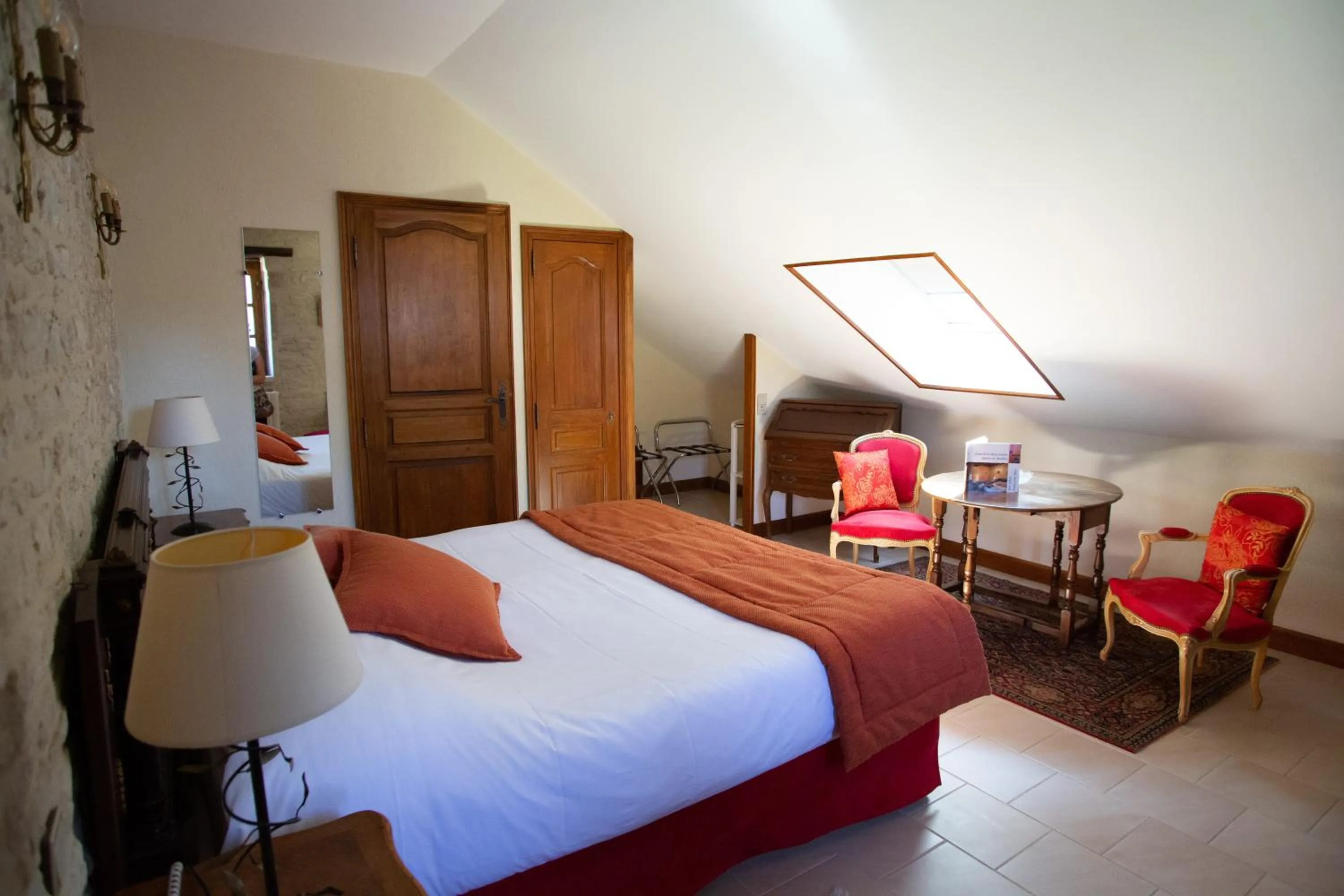 Photo of the whole room, Bed in Hôtel Le Manoir De Mathan Crépon à la campagne 5 mn d'Arromanches et 10 mn de Bayeux