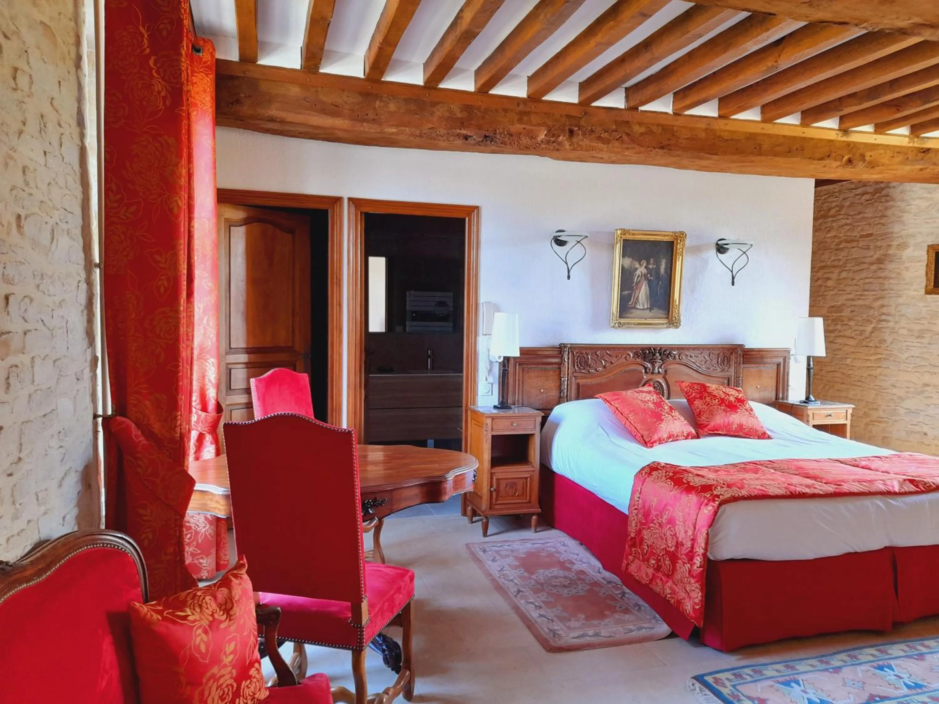 Bedroom, Bed in Hôtel Le Manoir De Mathan Crépon à la campagne 5 mn d'Arromanches et 10 mn de Bayeux