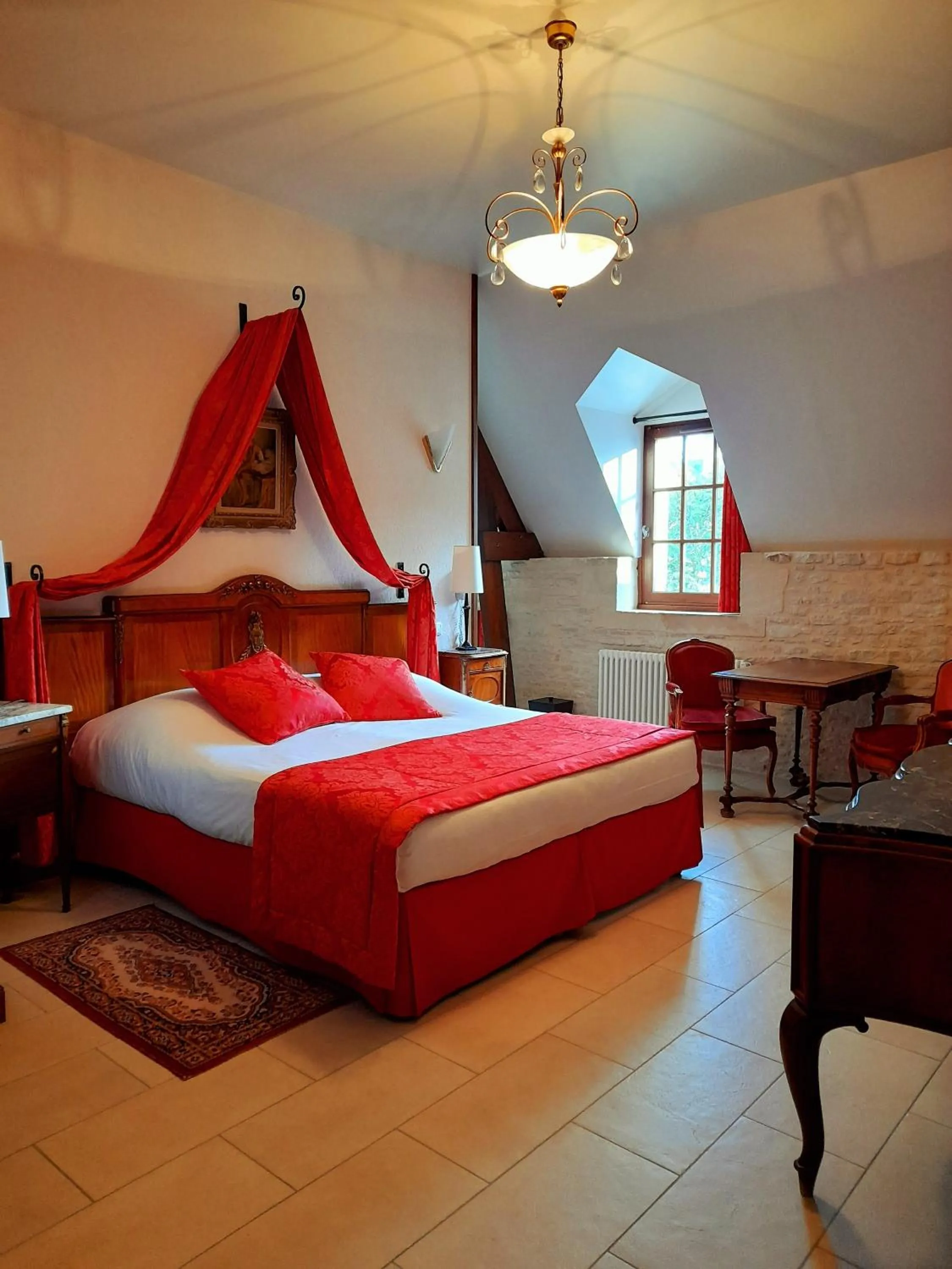 Bedroom, Bed in Hôtel Le Manoir De Mathan Crépon à la campagne 5 mn d'Arromanches et 10 mn de Bayeux