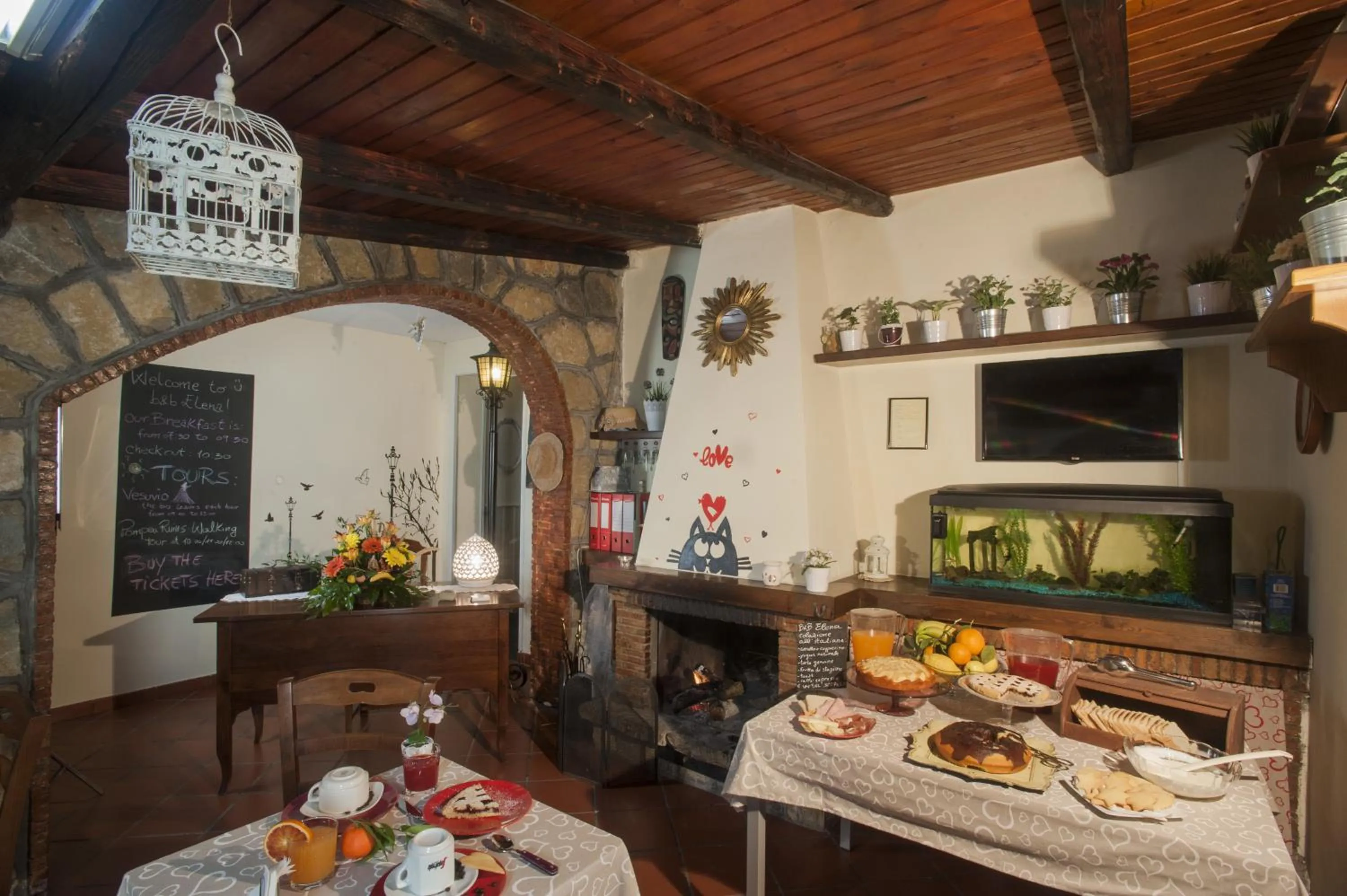 Communal lounge/ TV room in B&B Elena