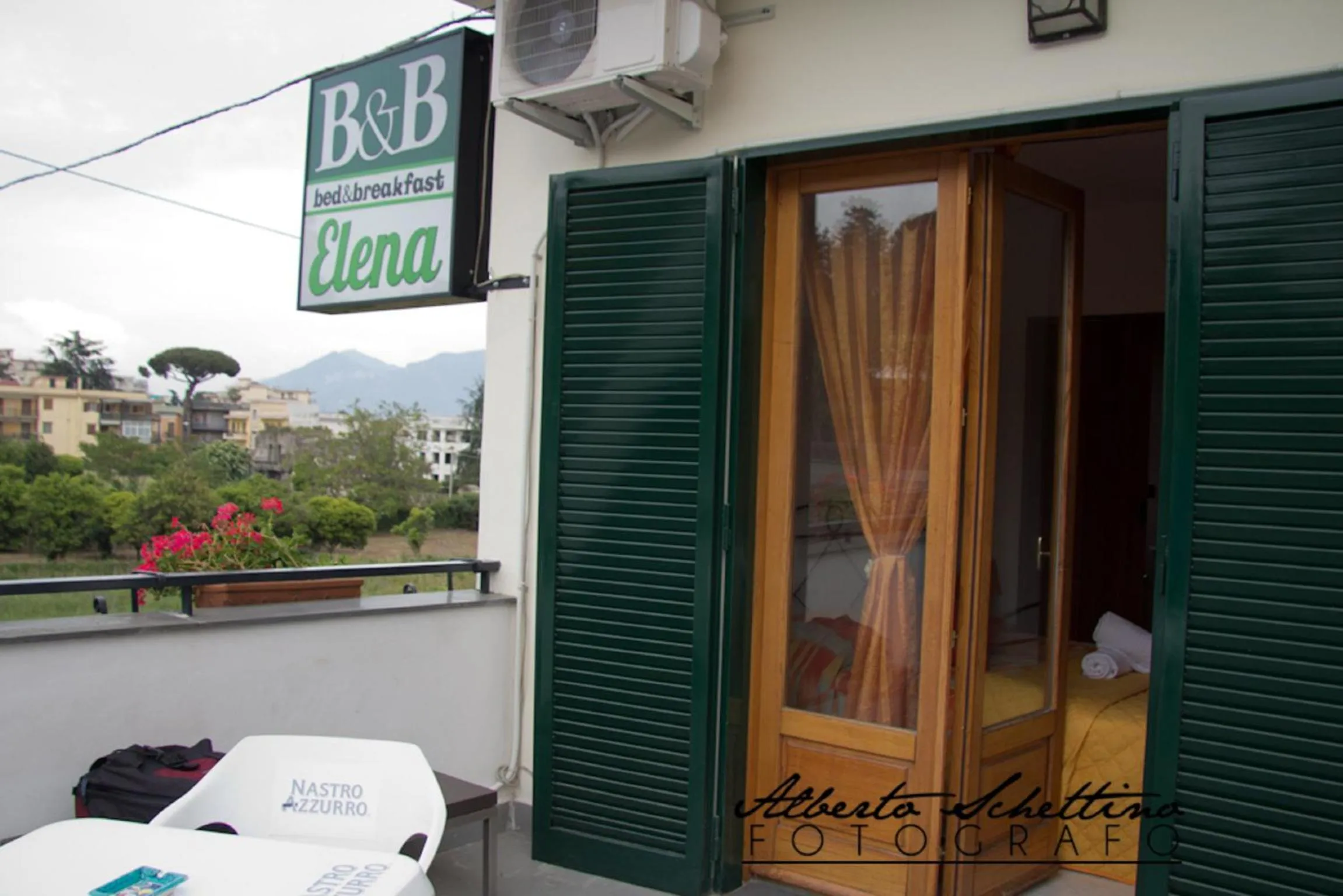 Facade/entrance in B&B Elena